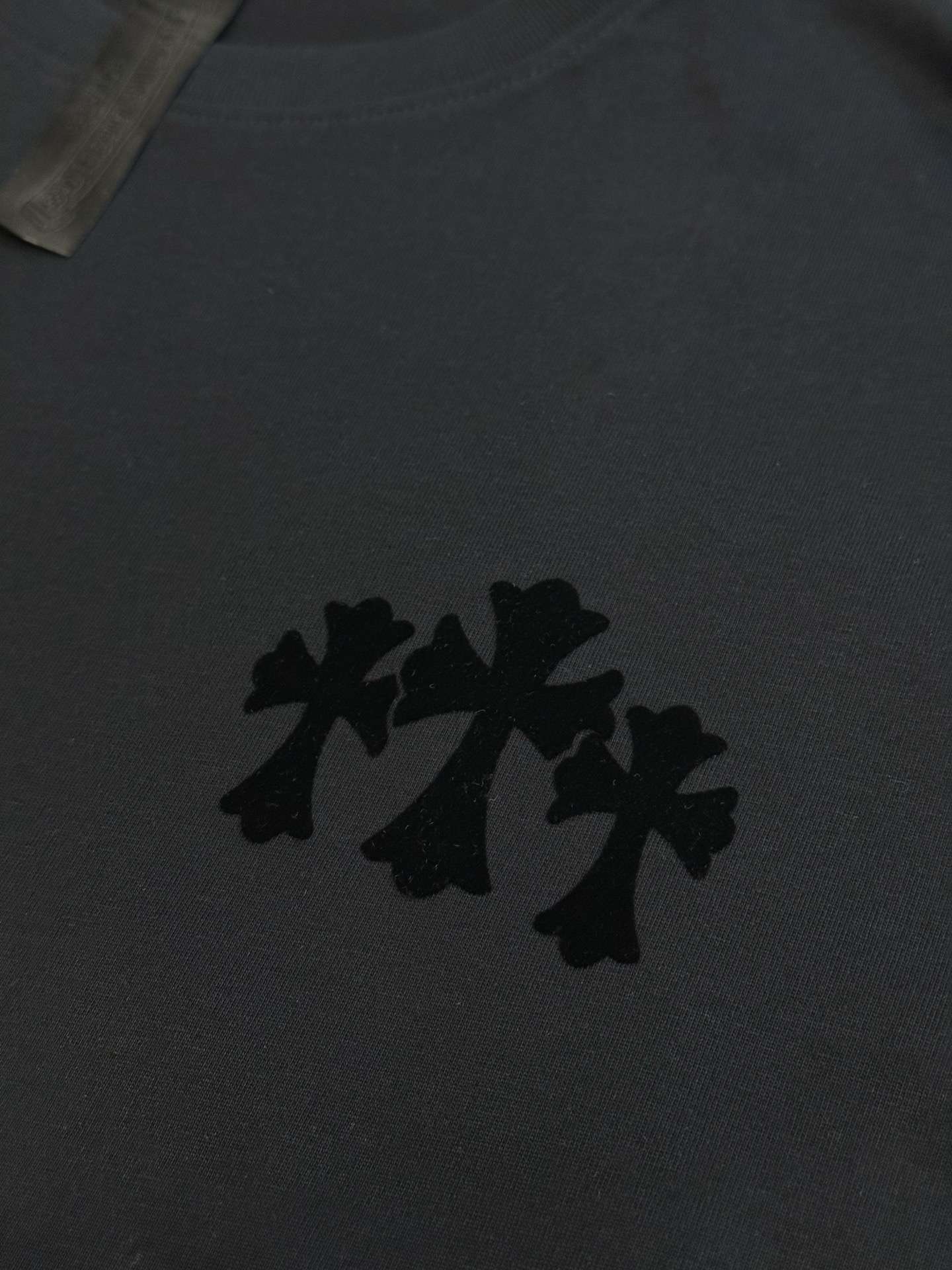 크롬하츠(CHROME HEARTS) 플로킹 크로스 긴팔 티셔츠 상의 의류