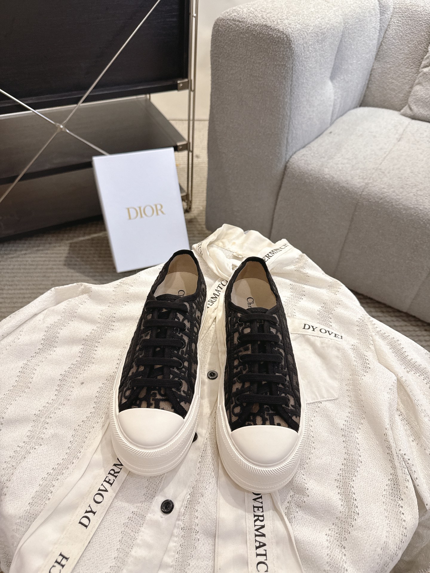 디올(DIOR) 메쉬 자수 레이스업 로우탑 스니커즈 신발