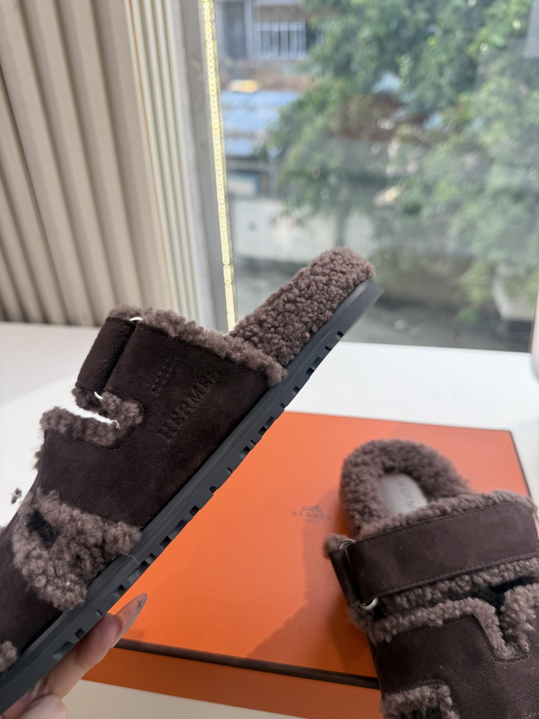 에르메스(HERMES) 시어링 퍼 뮬 슬리퍼 신발
