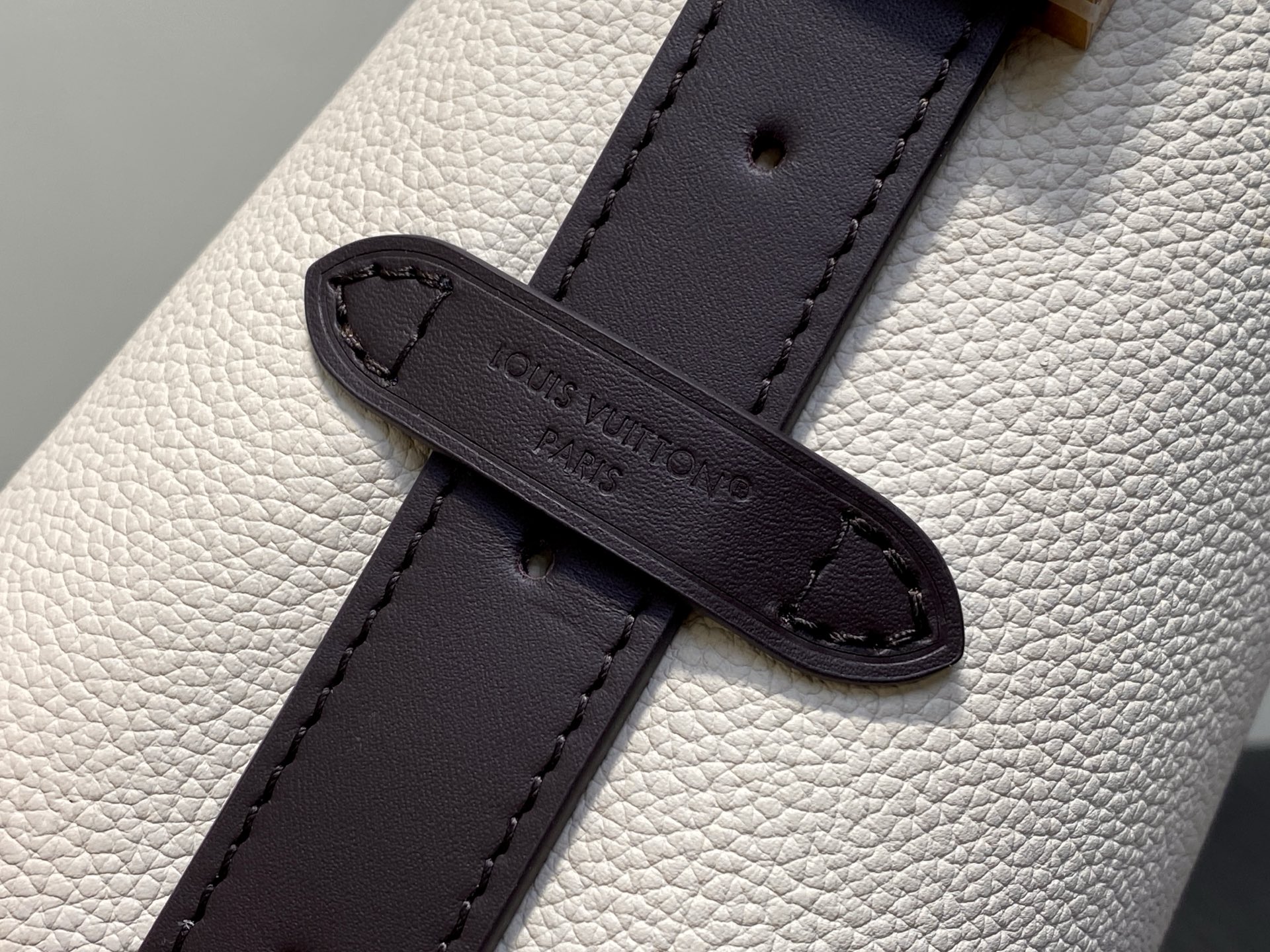 [Louis Vuitton] LV 루이비통 플라이트 모드 호보 백 BB (베이지/브라운) 가방