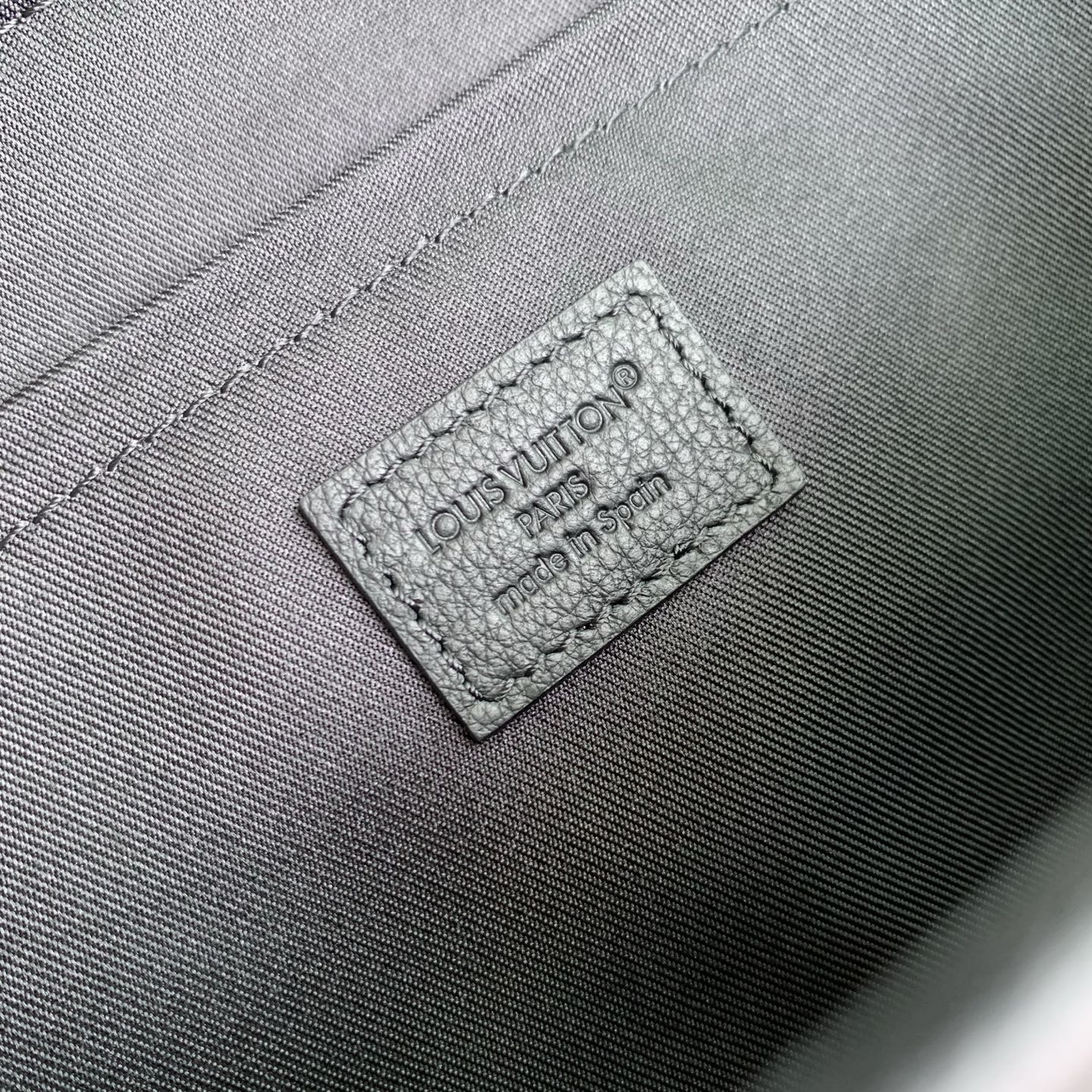 LOUIS VUITTON LV 루이비통 쿠리에 메신저 크로스 백 (모노그램 섀도우 레더) 가방