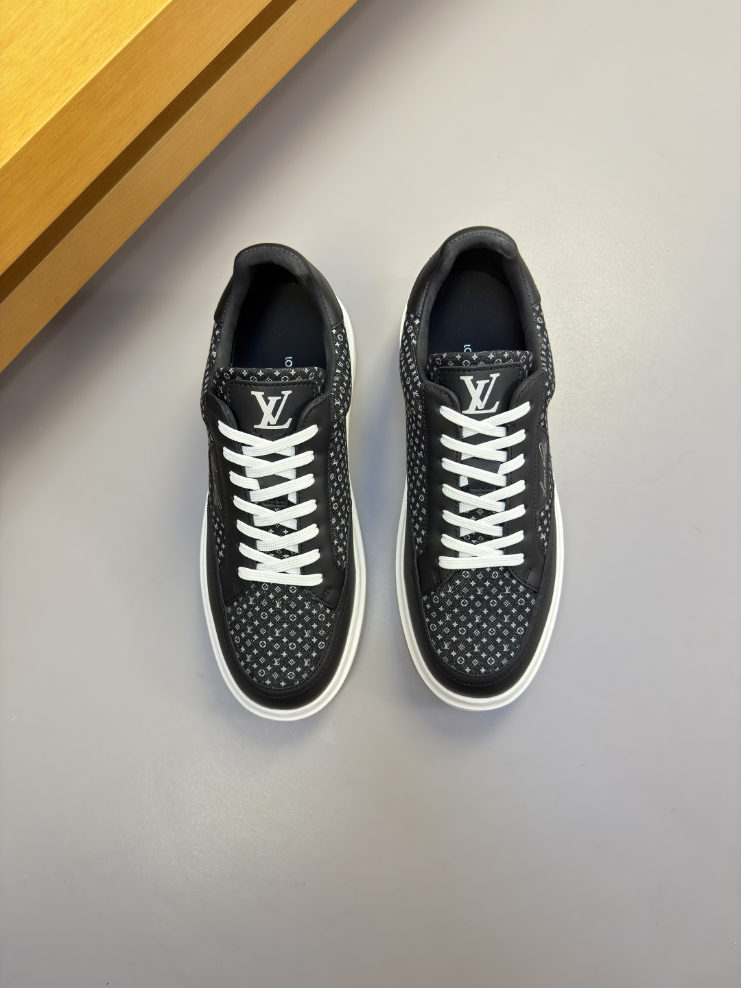[Louis Vuitton] LV 루이비통 프리미엄 나파 & 데님 프린트 콤비 스니커즈 신발