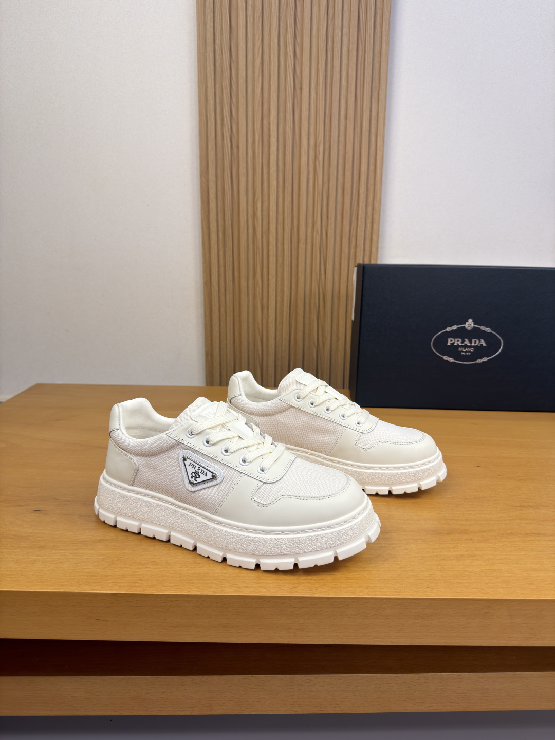 PRADA 프라다 나파 가죽 & 캔버스 스니커즈 신발