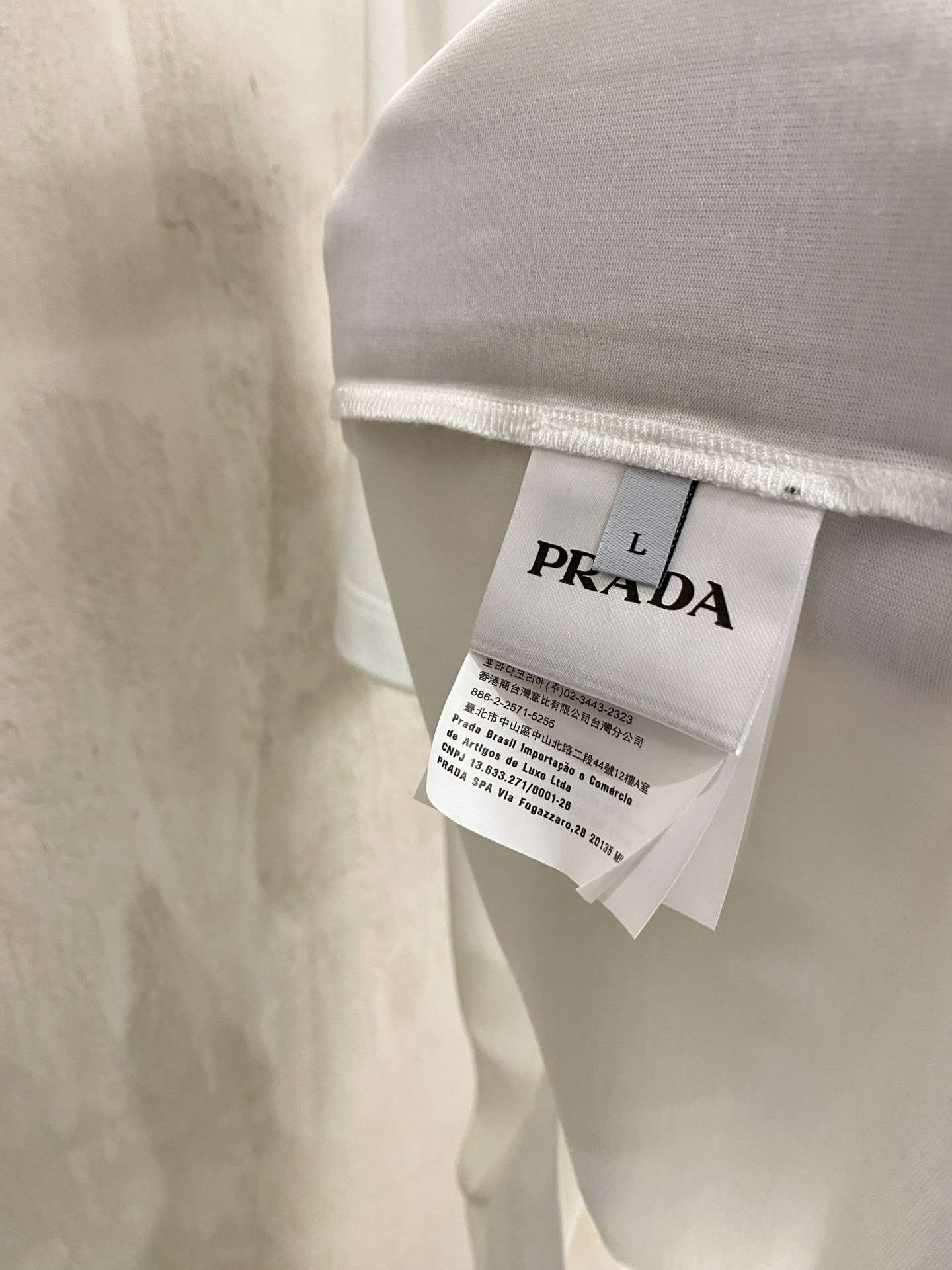 프라다(PRADA) 앵커 로프 삼각 로고 반팔 티셔츠 상의 의류