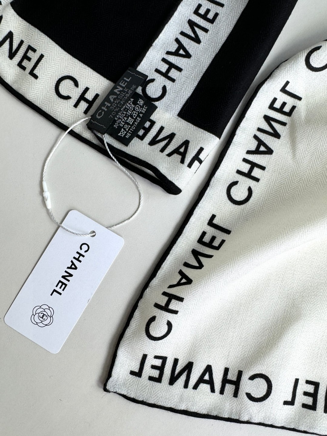 샤넬(CHANEL) 버블 로고 캐시미어 실크 목도리 스카프