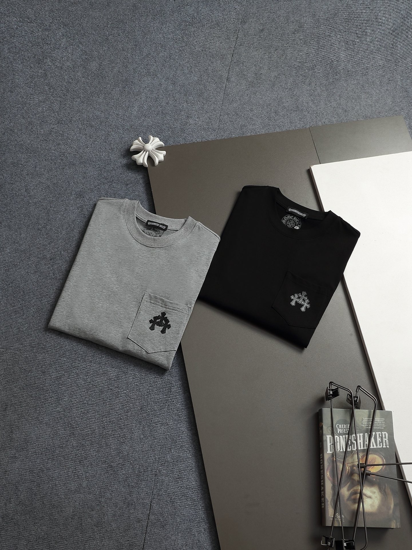 크롬하츠(CHROME HEARTS) 포켓 자수 워싱 반팔 티셔츠 상의 의류