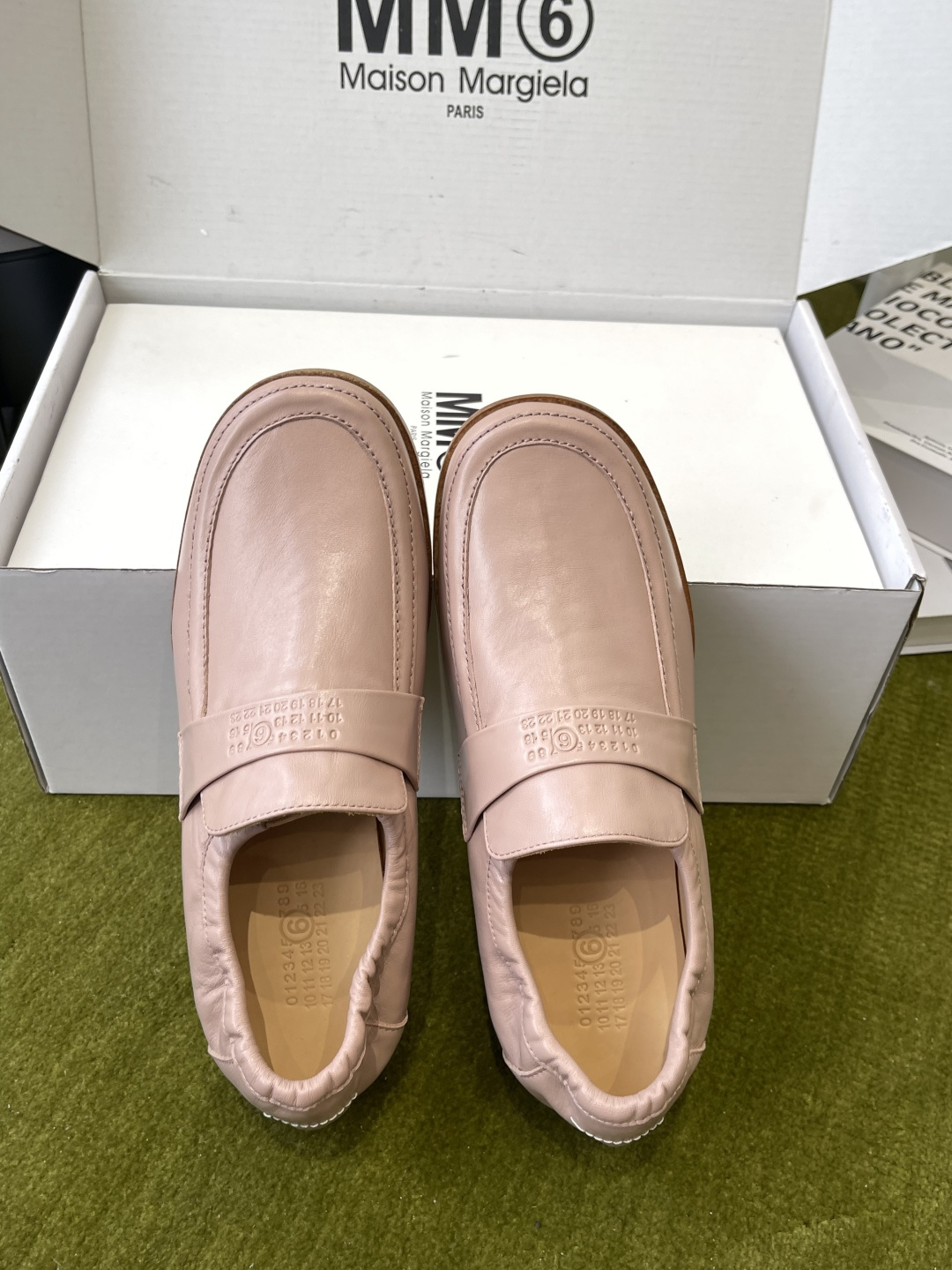 메종 마르지엘라(Maison Margiela) 애플 토 로고 2WAY 로퍼