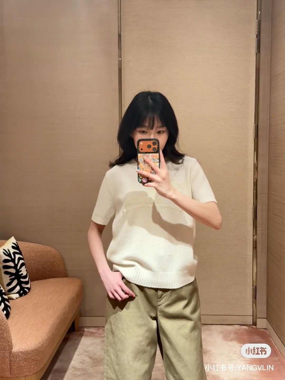 루이비통(LV) 로고 자수 니트 반팔
