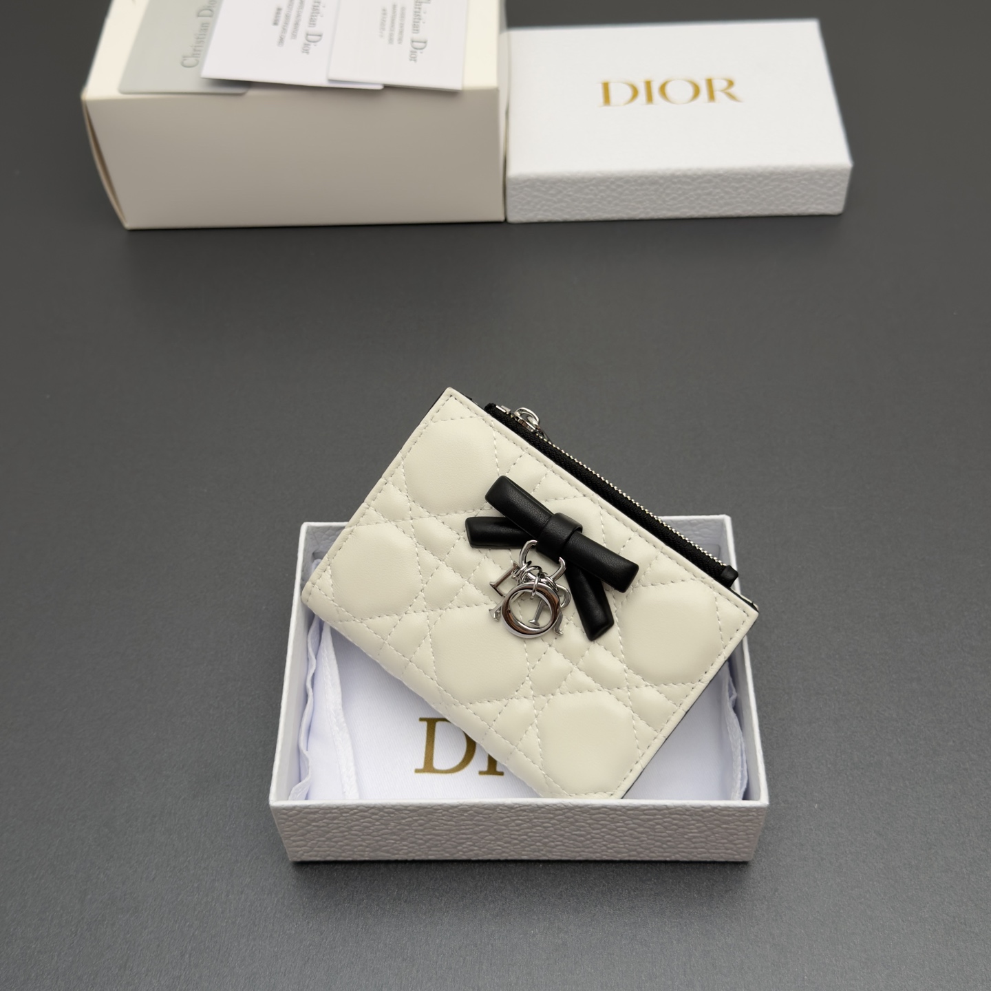 [Dior] 디올 Lady Dahlia 레이디 달리아 울트라 까나쥬 램스킨 미니 지갑 / S2605