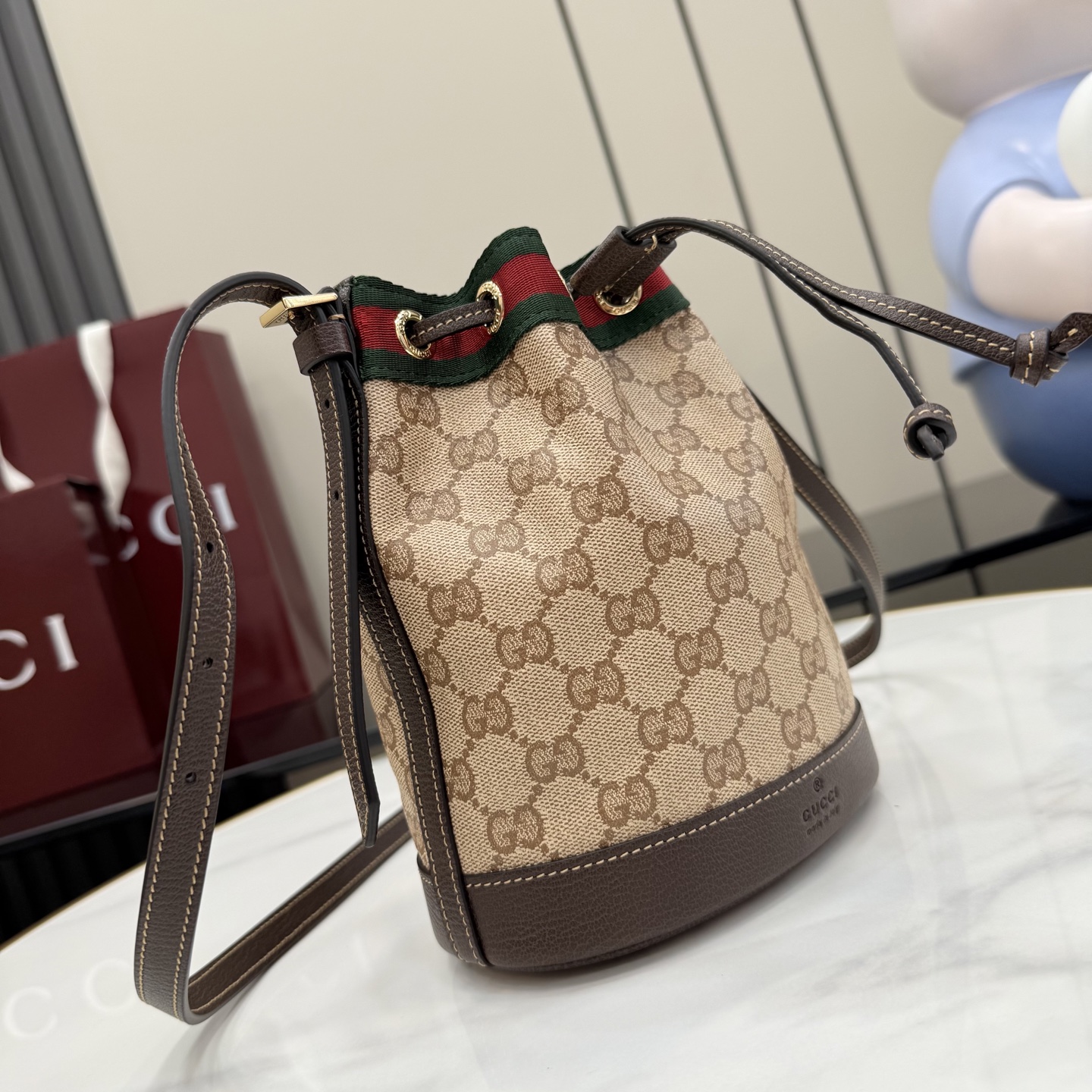 [Gucci] 구찌 (Generation) GG 수프림 코팅 캔버스 버킷백 (샌드/브라운) 가방