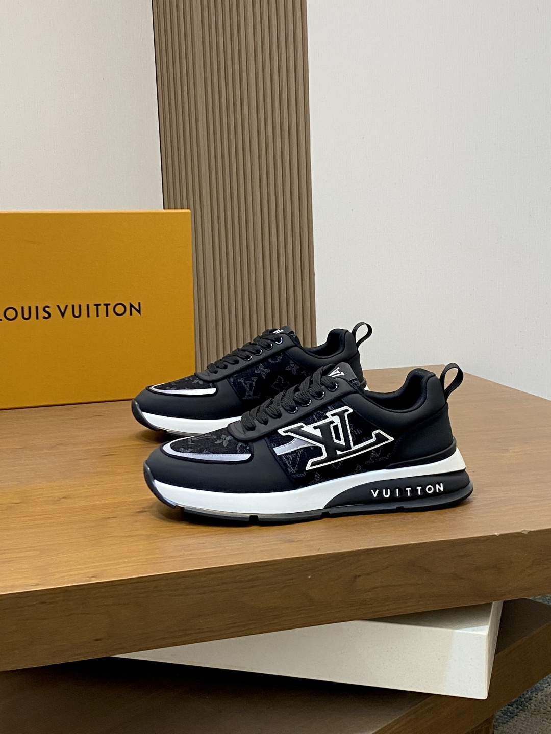 [Louis Vuitton] LV 루이비통 스크립트 로고 LV 트레이너 스니커즈 신발