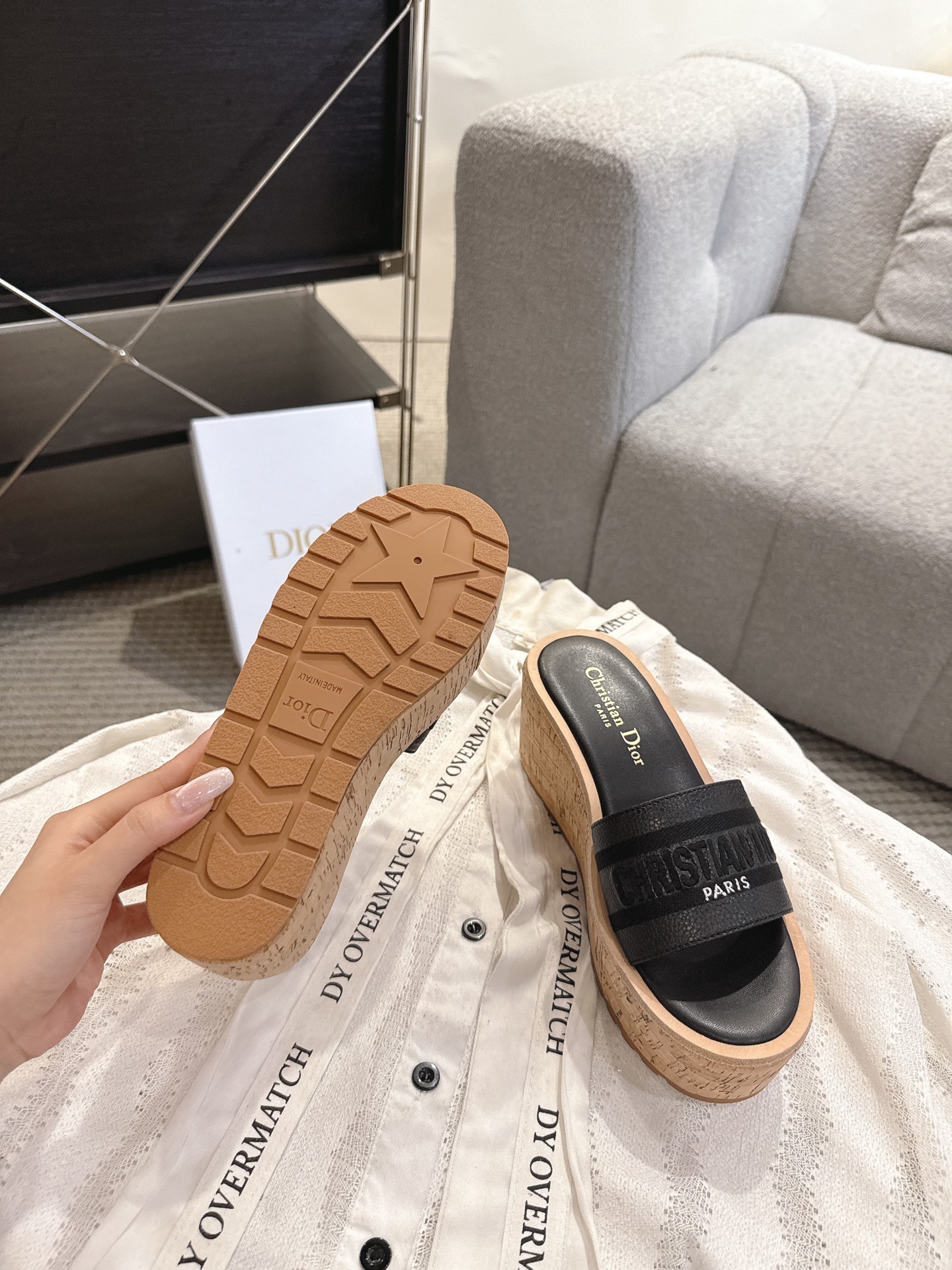 디올(DIOR) 로고 자수 플랫폼 웨지 슬리퍼 신발