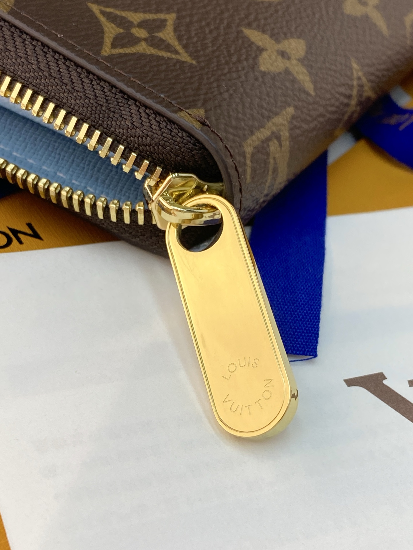 [Louis Vuitton] LV 루이비통 모노그램 지피 월릿 (스카이 블루/레몬 옐로우) 장지갑