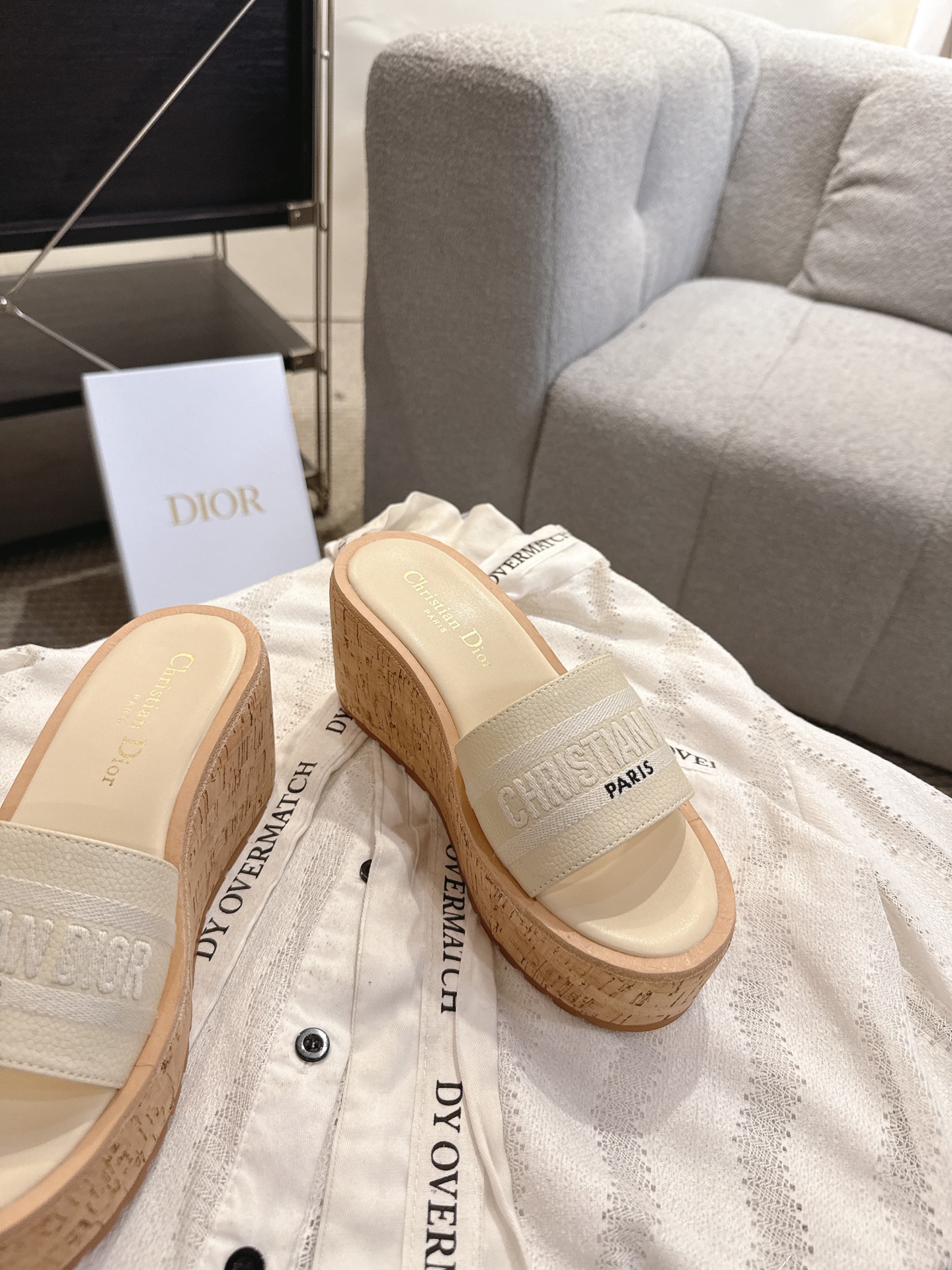 디올(DIOR) 로고 자수 플랫폼 웨지 슬리퍼 신발