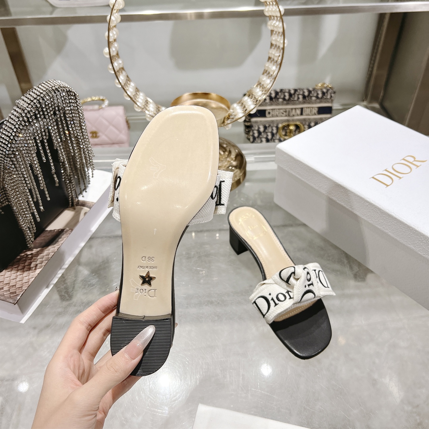 디올(DIOR) 리본 미들힐 슬리퍼 신발