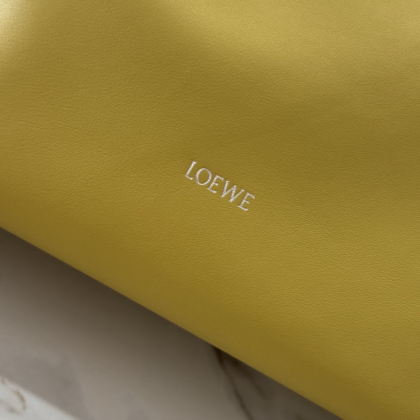 LOEWE 로에베 Flamenco 플라멩코 나파 카프스킨 숄더/클러치백 (미디엄) 가방 / 262386