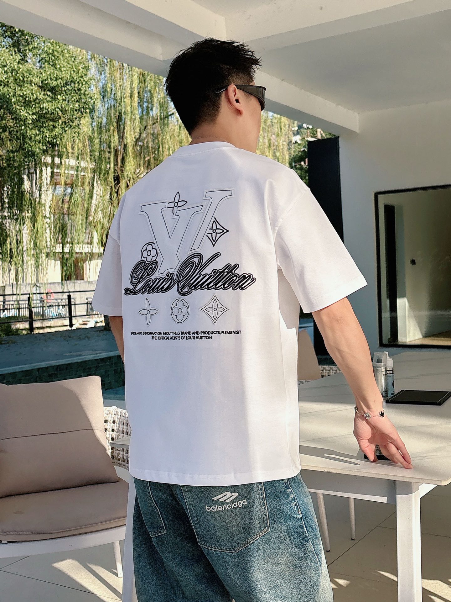 루이비통(LV) 패치 자수 로고 반팔 티셔츠 상의 의류