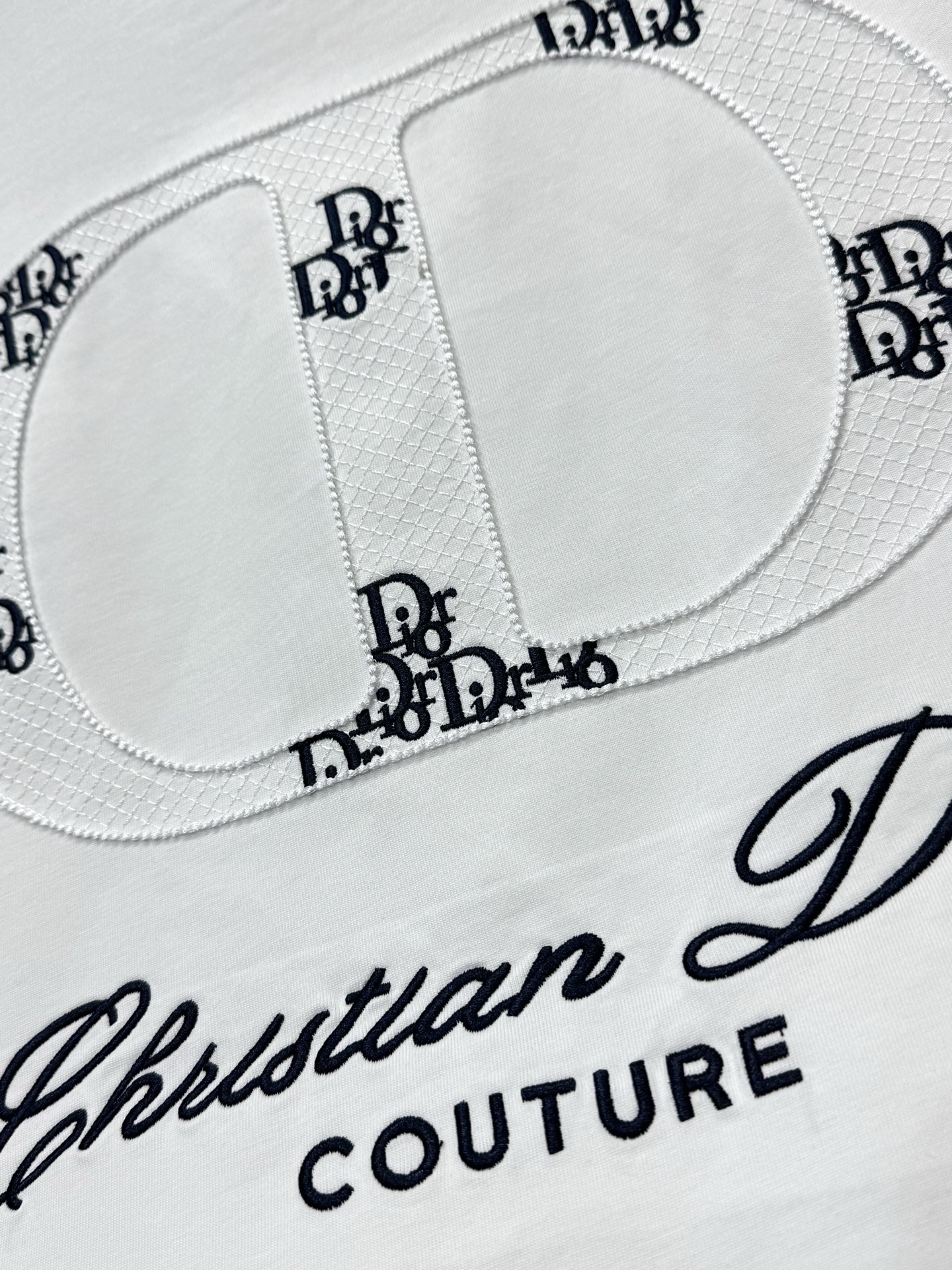 디올(DIOR) CD 자수 반팔 티셔츠 상의 의류