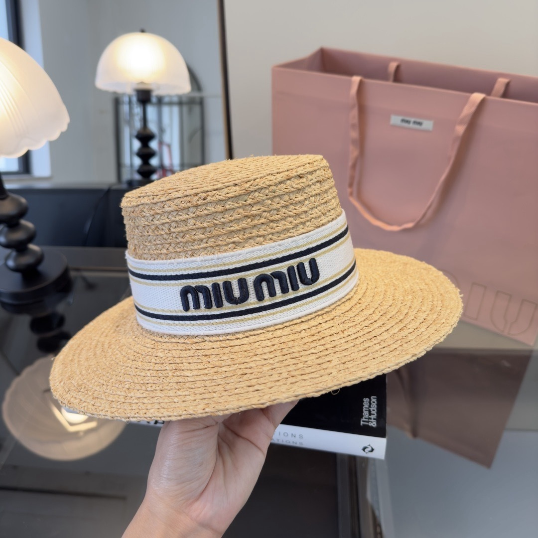 미우미우(MIU MIU) 라피아 플랫햇 모자