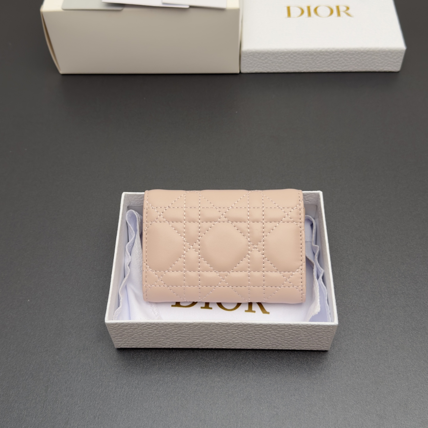 [Dior] 디올 Lady Freesia 레이디 프리지아 까나쥬 램스킨 지퍼 미니 지갑 / S2607