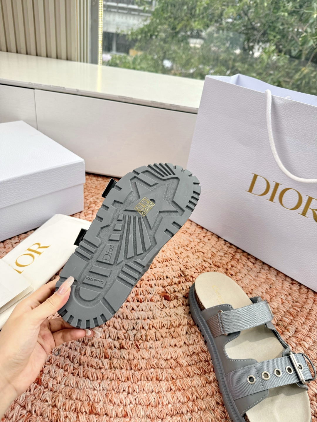 디올(DIOR) CD 버클 슬리퍼 신발