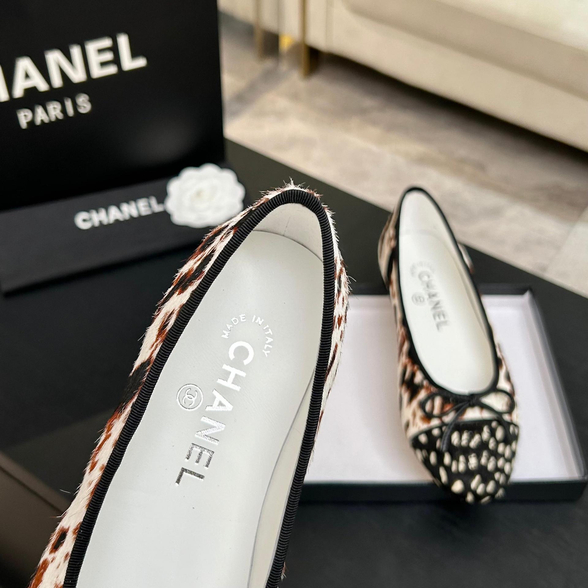 샤넬(CHANEL) 리본 배색 발레리나 플랫슈즈 신발
