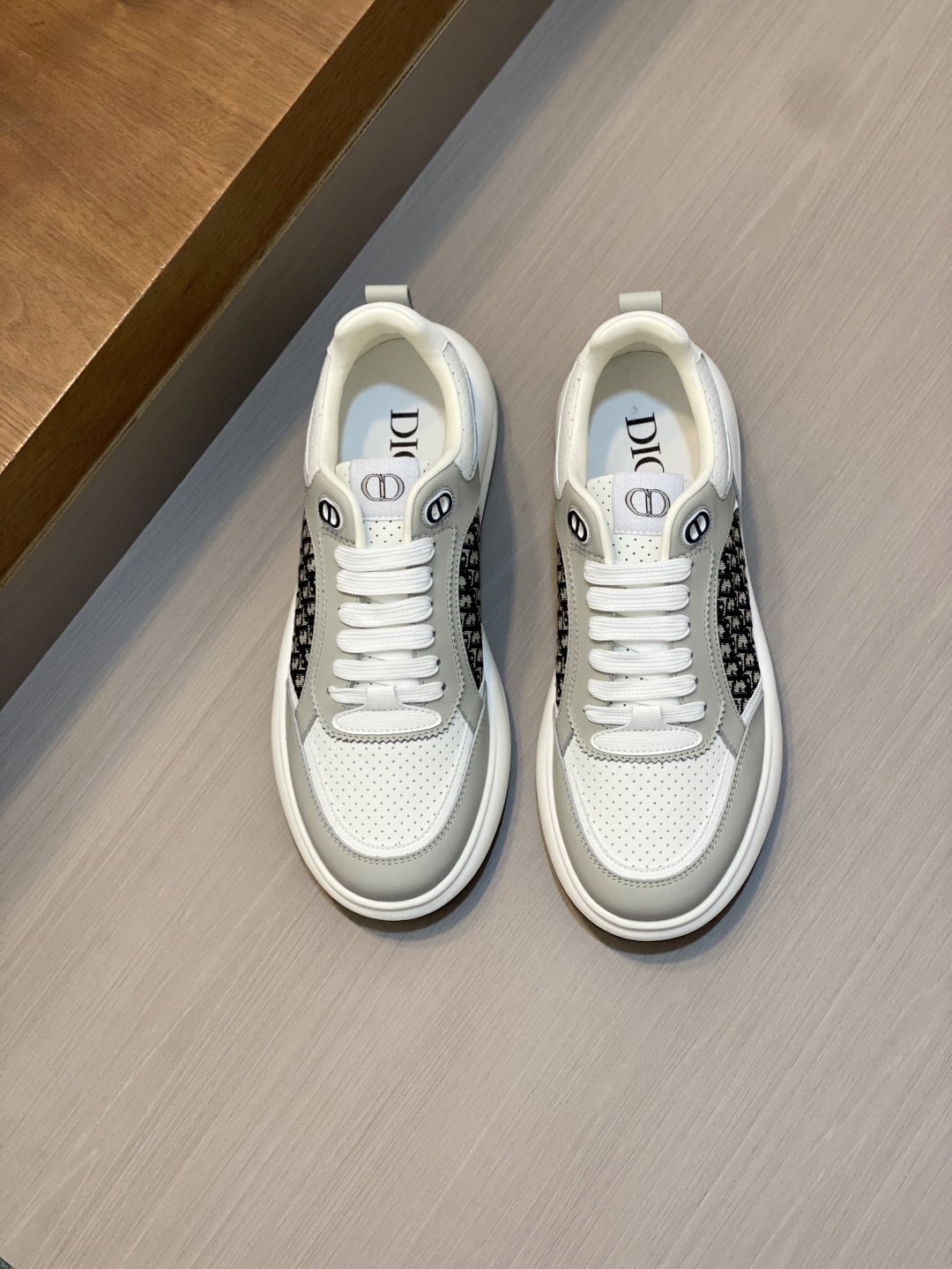 [Dior] 디올 시그니처 엠보스 & 패브릭 콤비 스니커즈 신발