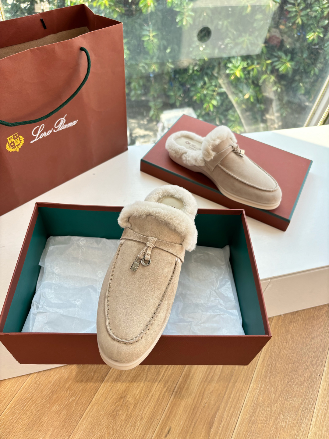 로로피아나(Loro Piana) 커플 퍼 트리밍 스웨이드 뮬 슬리퍼 신발