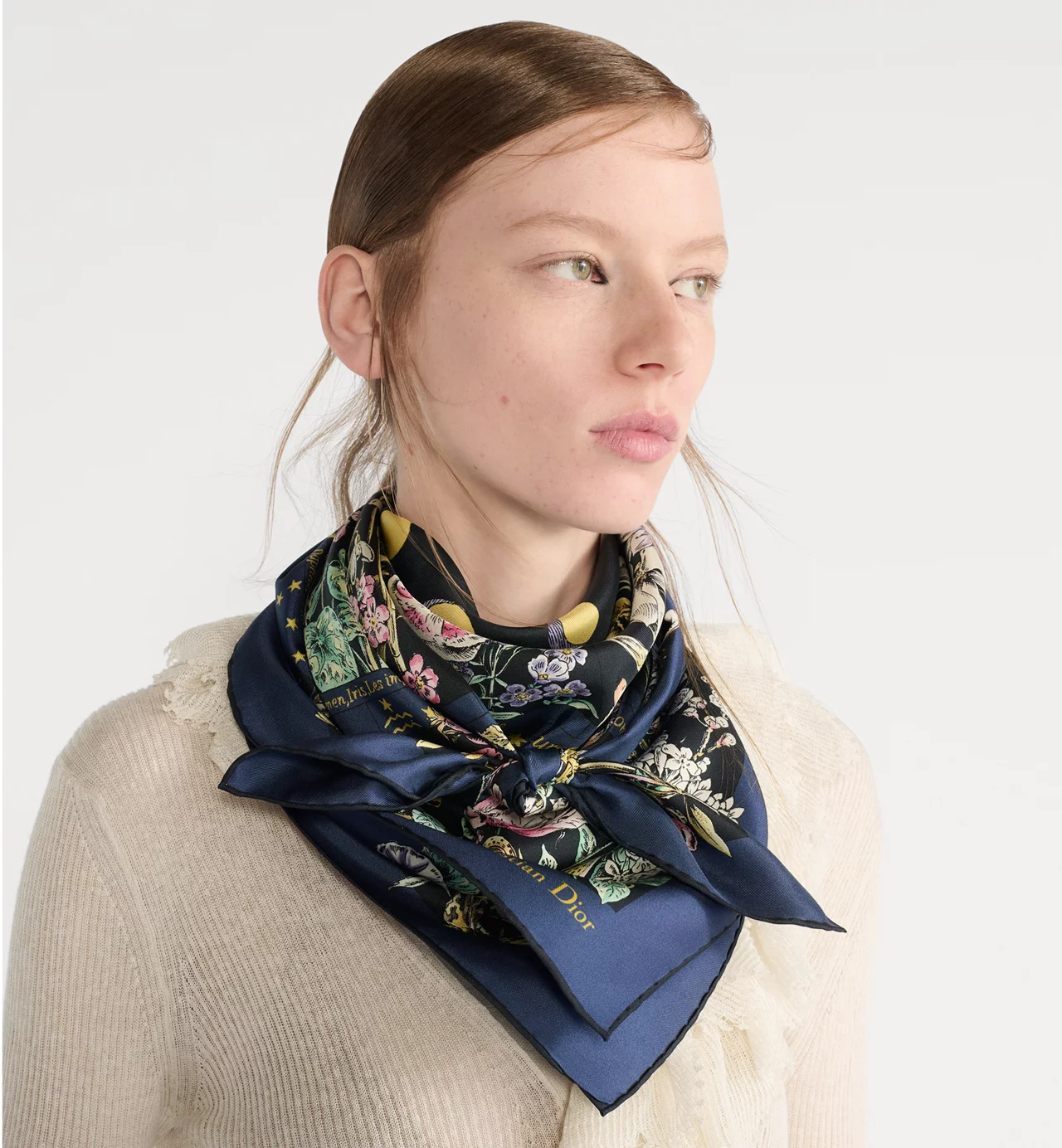 디올(DIOR) 플라워 조디악 실크 목도리 스카프