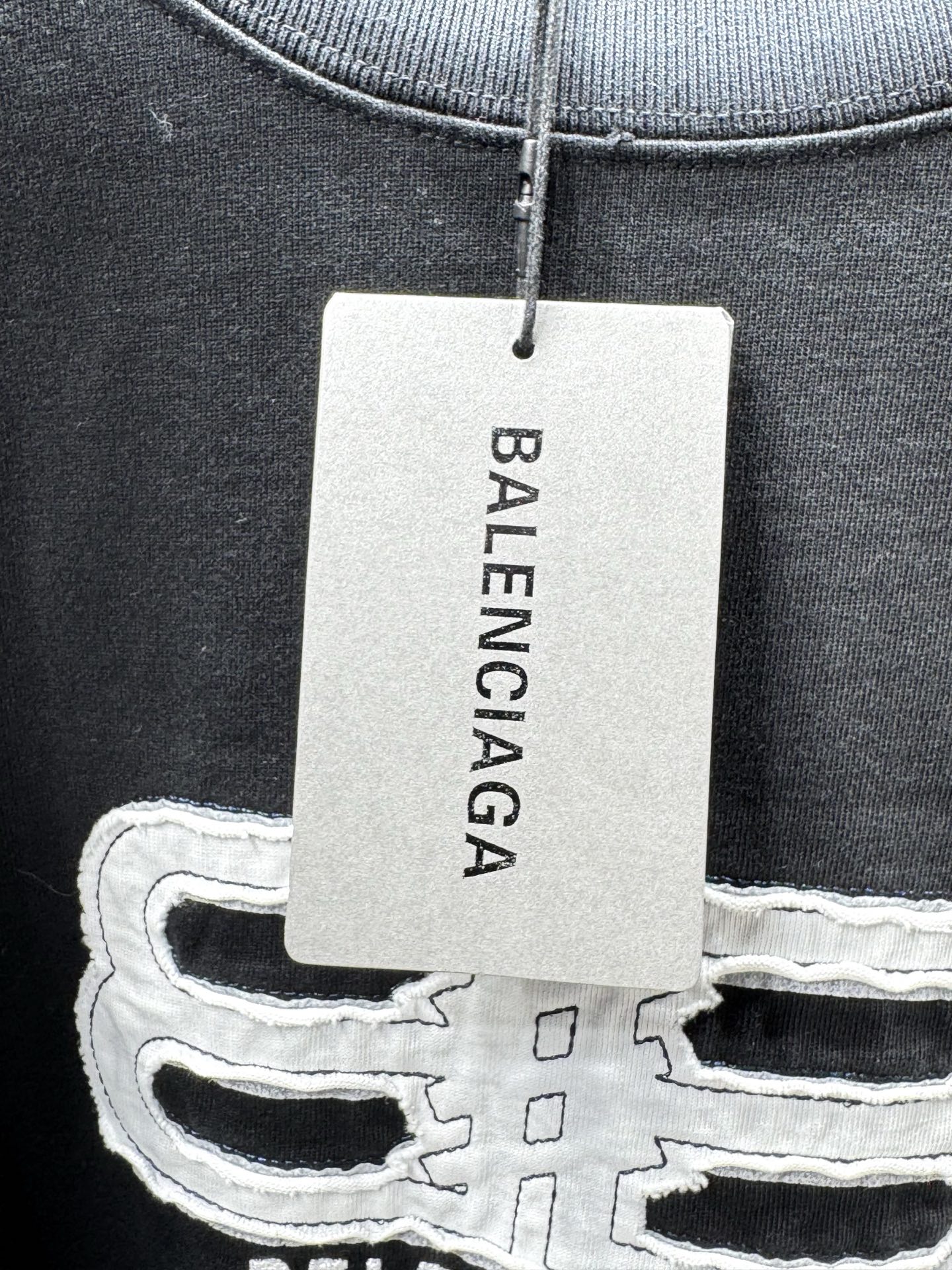 발렌시아가(BALENCIAGA) 로고 자수 워싱 반팔 티셔츠 상의 의류