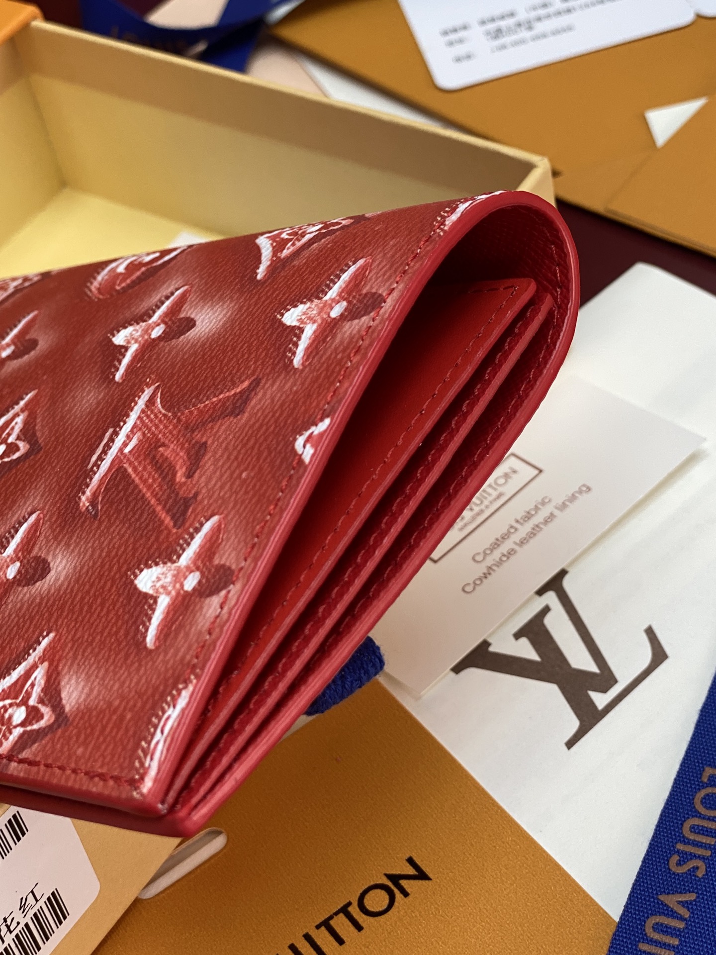 [Louis Vuitton] LV 루이비통 모노그램 포레스트 패스포트 커버 (코튼 레드) 여권 지갑