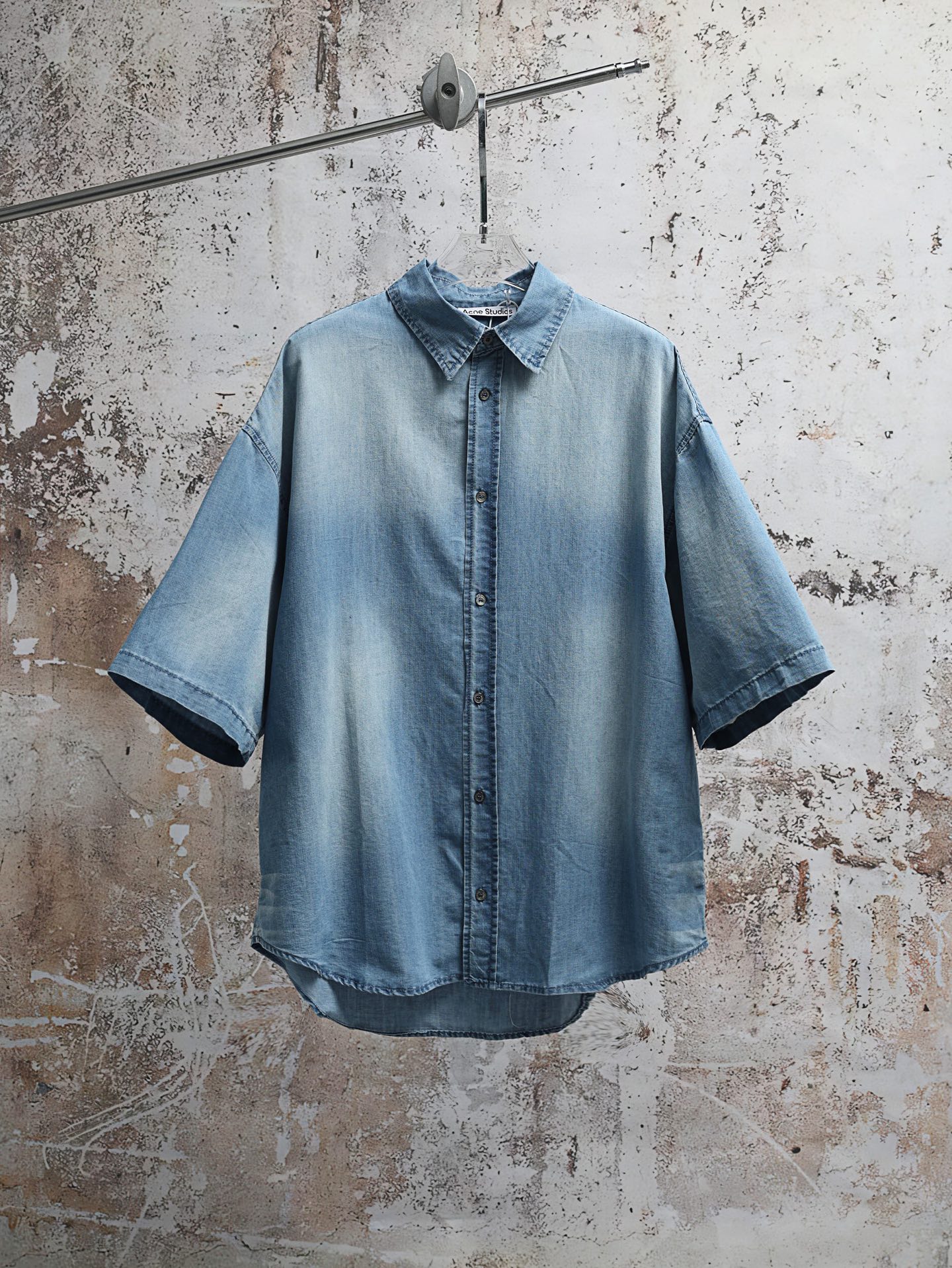 아크네 스튜디오(ACNE STUDIOS) 로고 버튼 빈티지 반팔 셔츠 상의 의류