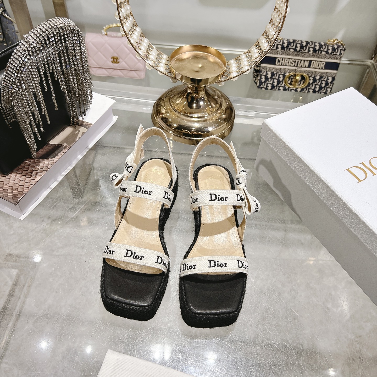 디올(DIOR) 로고 리본 더블 스트랩 플랫폼 샌들 신발
