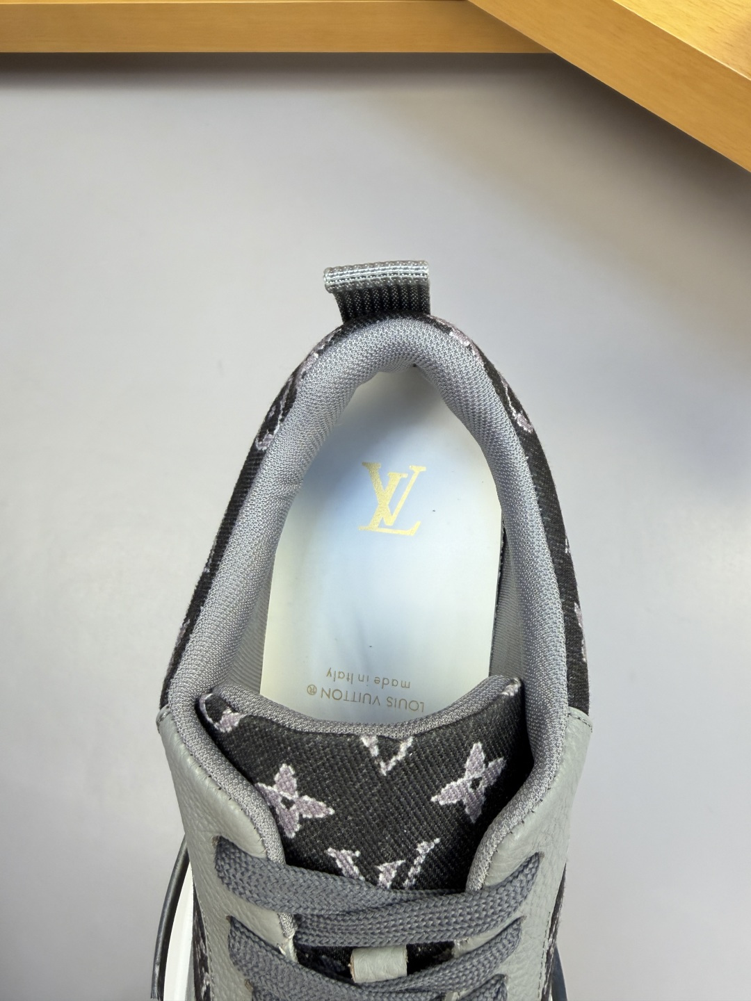 [Louis Vuitton] LV 루이비통 프리미엄 슈링크 & 하이글로시 모노그램 콤비 스니커즈 신발