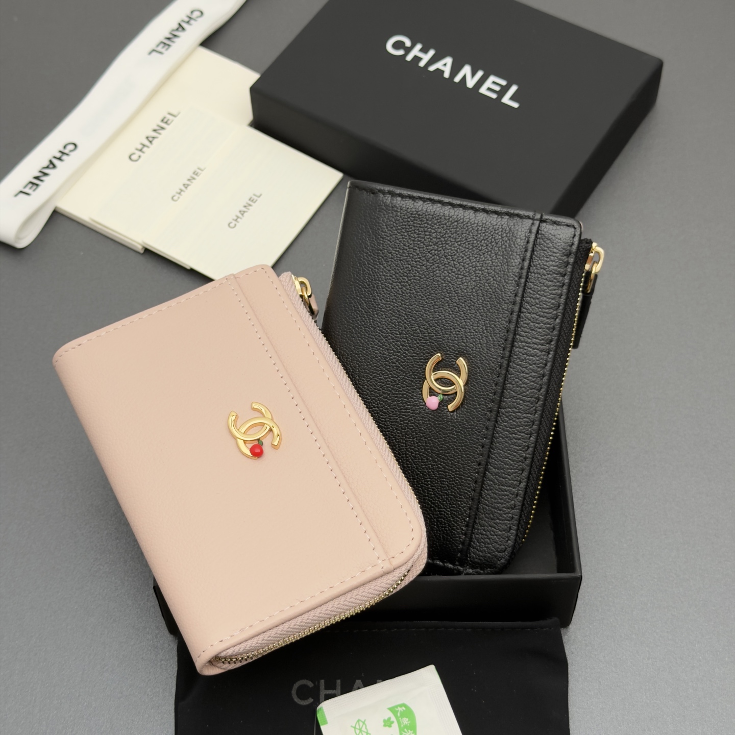 [Chanel] 샤넬 메탈 로고 지퍼 카드/코인 지갑
