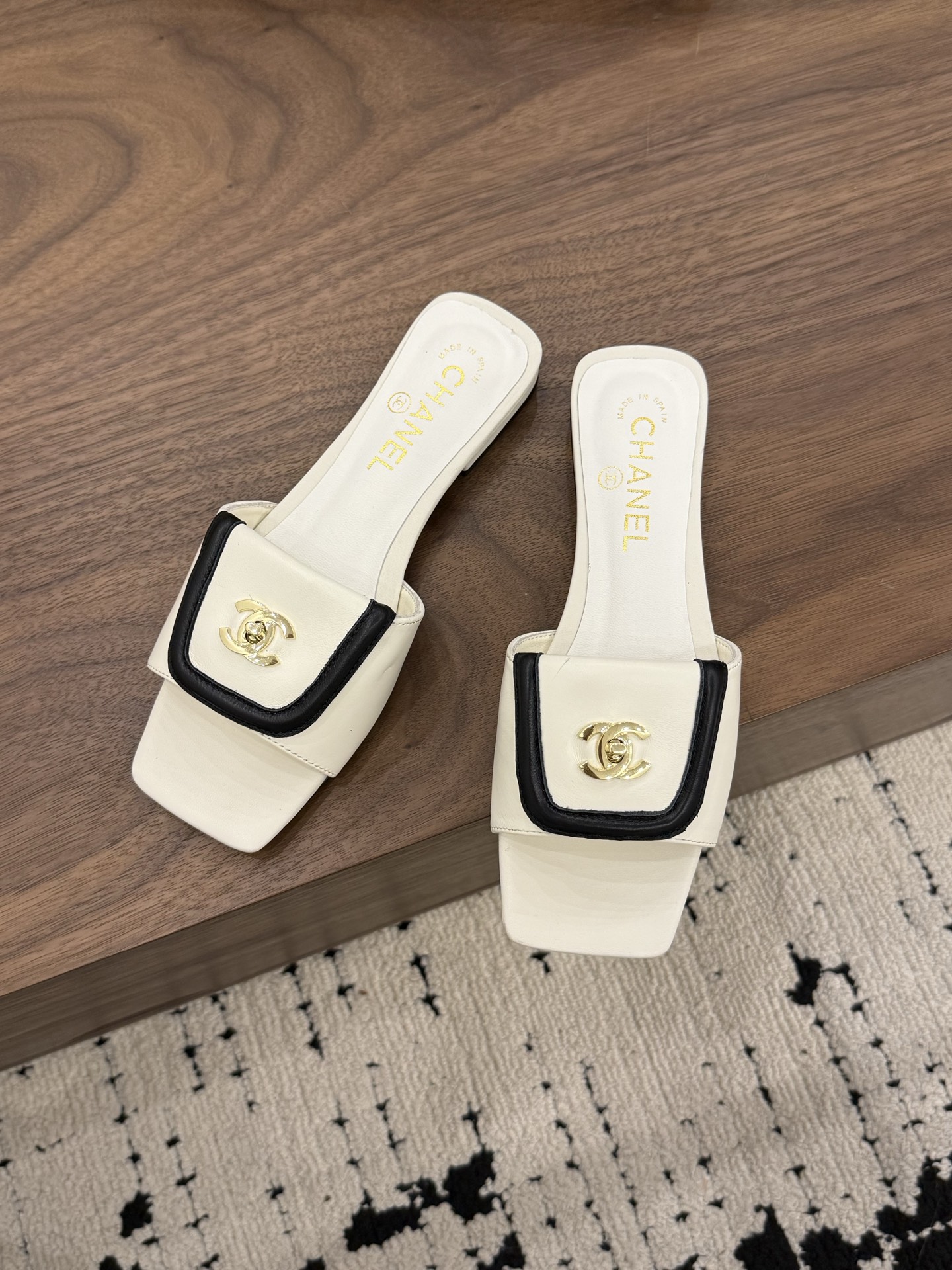 샤넬(CHANEL) 버클 스퀘어토 플랫 슬리퍼 신발
