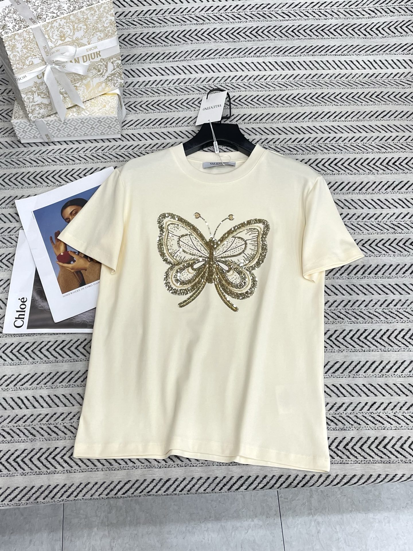 [Valentino] 발렌티노 26SS 시퀸 비드 나비 로고 반팔 티셔츠 의류