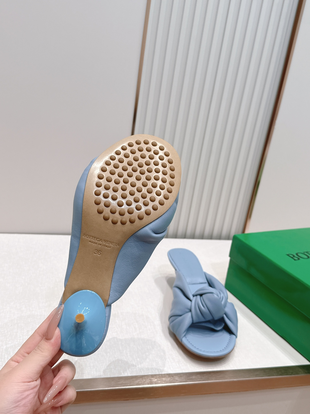 보테가 베네타(BOTTEGA VENETA) 체리 트위스트 뮬 힐 신발