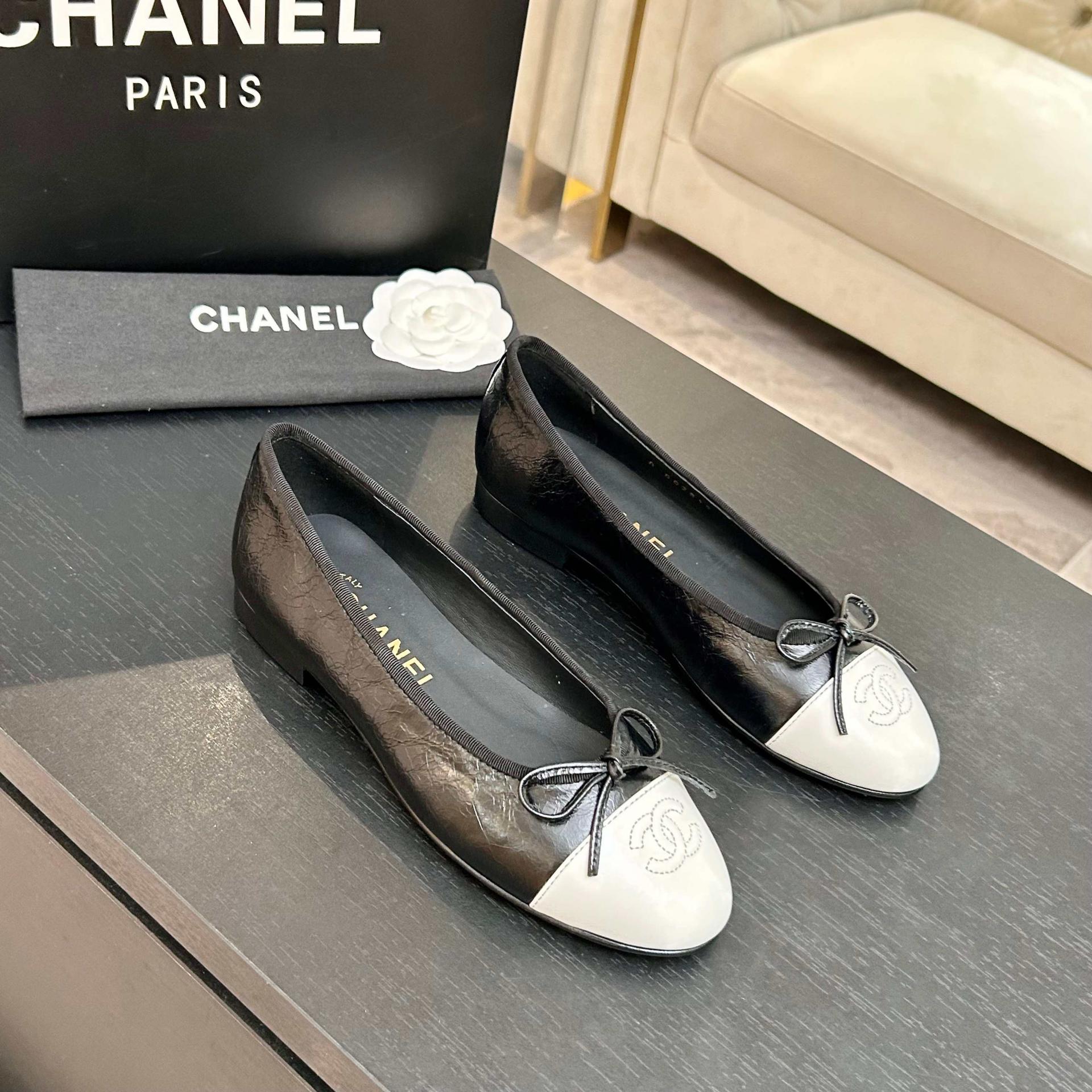 샤넬(CHANEL) 리본 배색 발레리나 플랫슈즈 신발