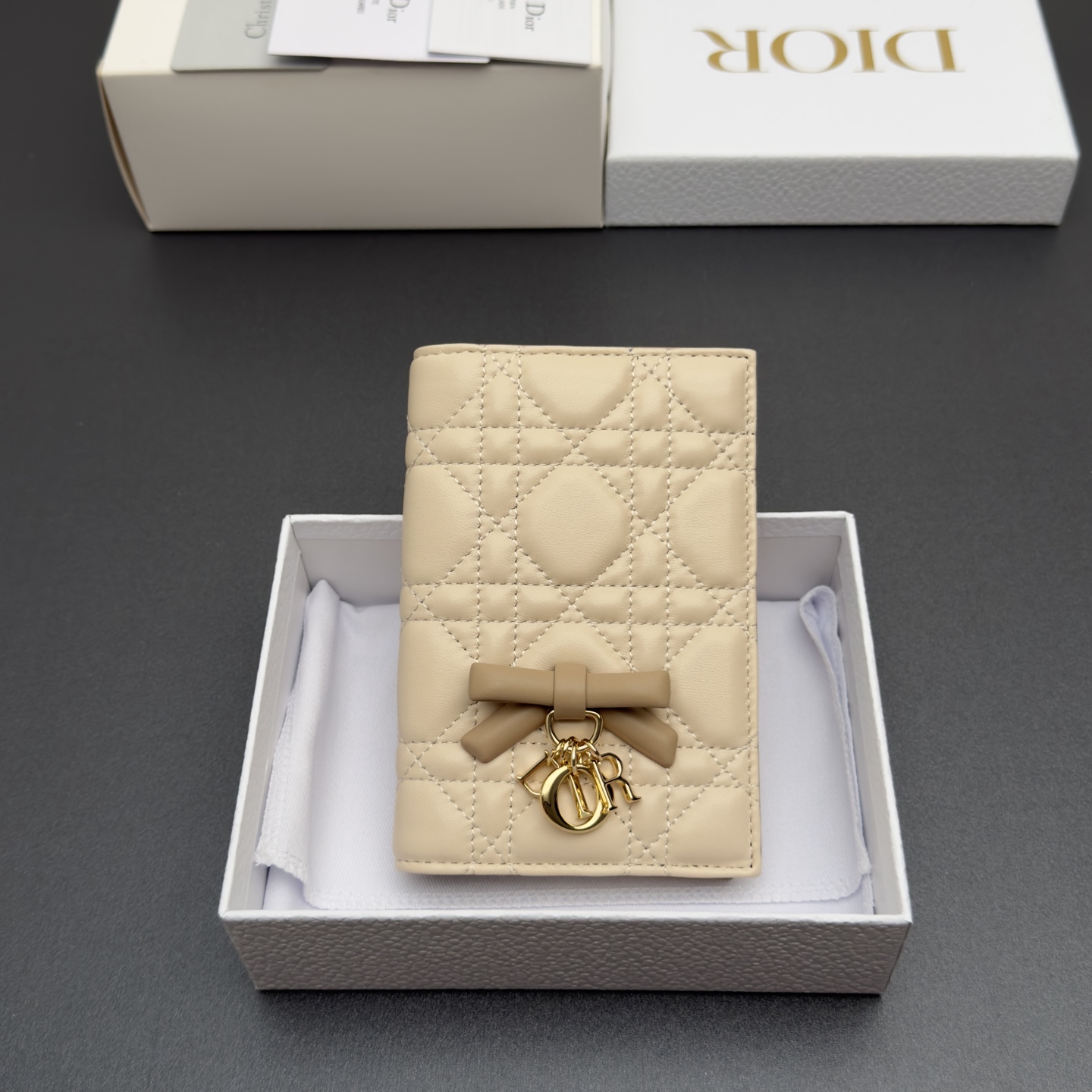 [Dior] 디올 Lady 레이디 까나쥬 램스킨 패스포트 홀더 지갑 / S2626