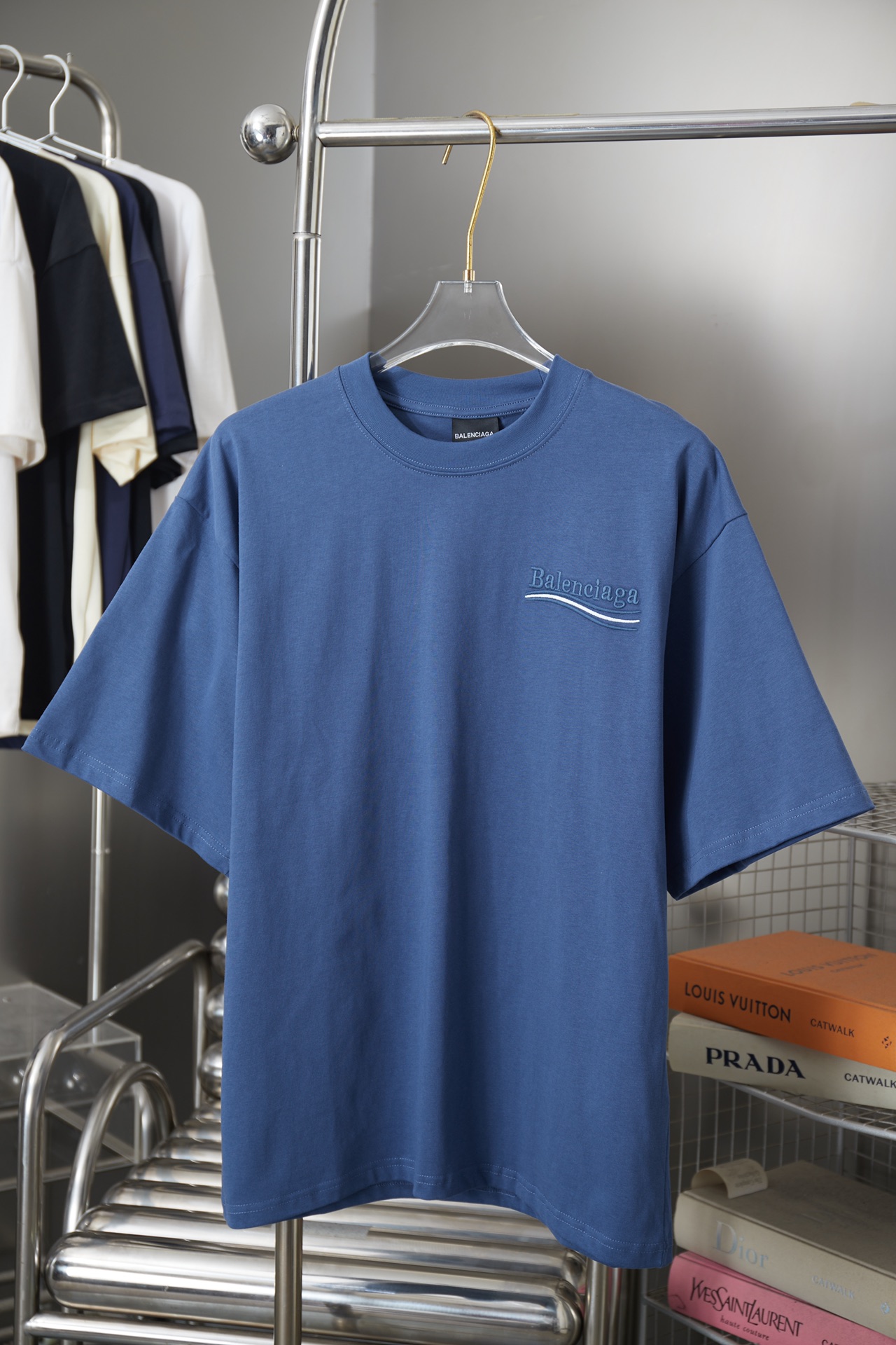 발렌시아가(BALENCIAGA) 패치 자수 로고 반팔 티셔츠 상의 의류