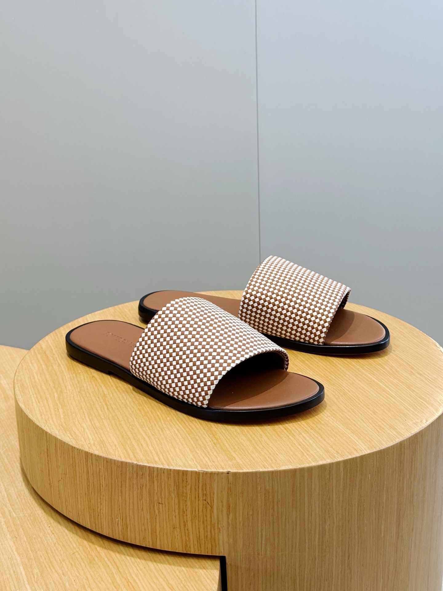 [Bottega Veneta] BV 보테가 베네타 맨즈 웨이브 레더 슬라이드 슬리퍼 신발