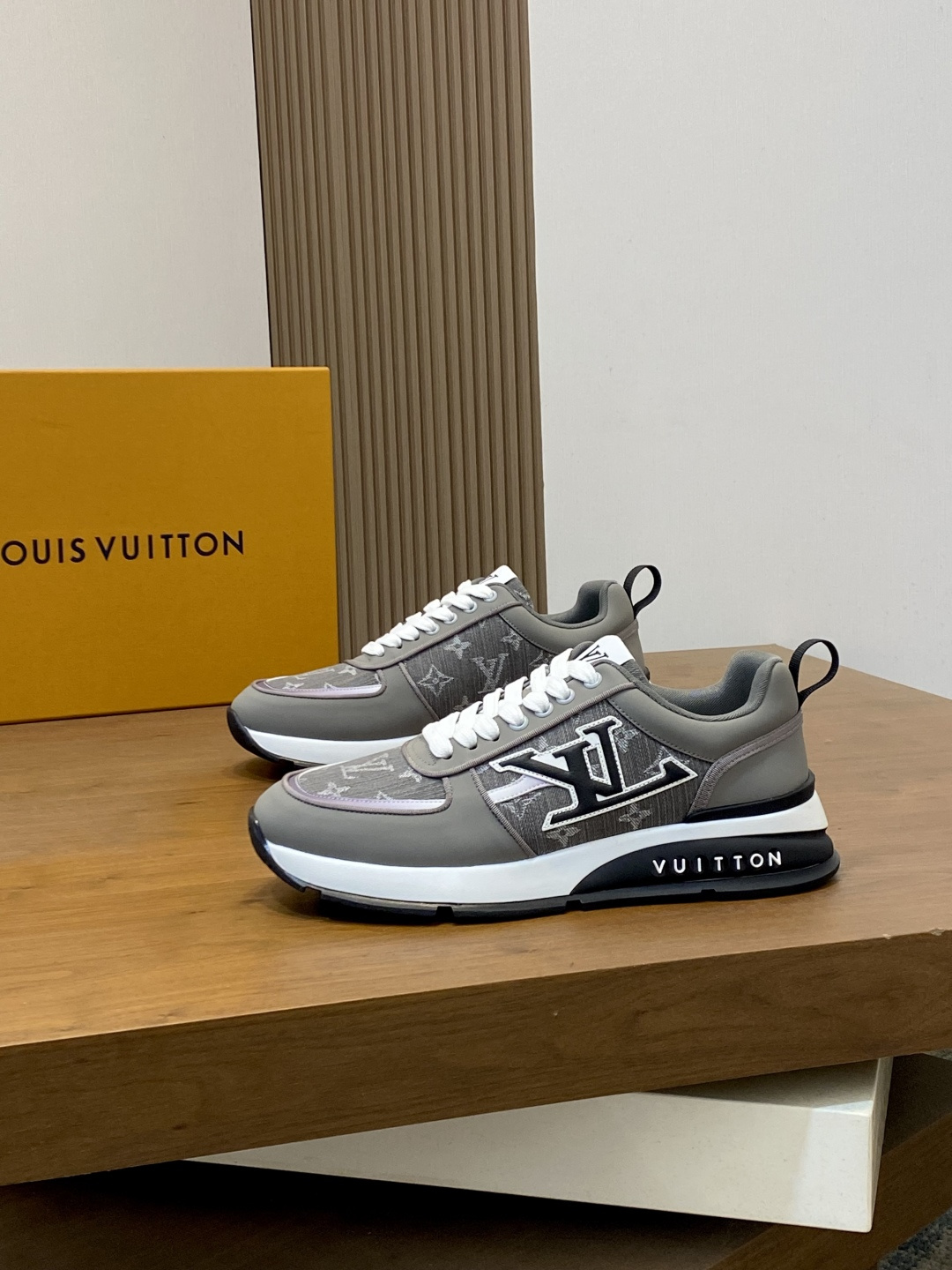 [Louis Vuitton] LV 루이비통 스크립트 로고 LV 트레이너 스니커즈 신발