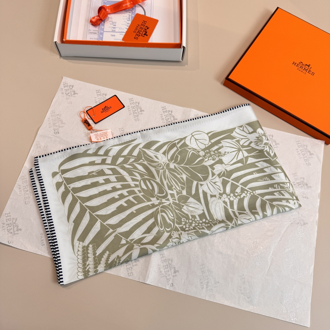 에르메스(HERMES) 플라밍고 파티 실크 스카프