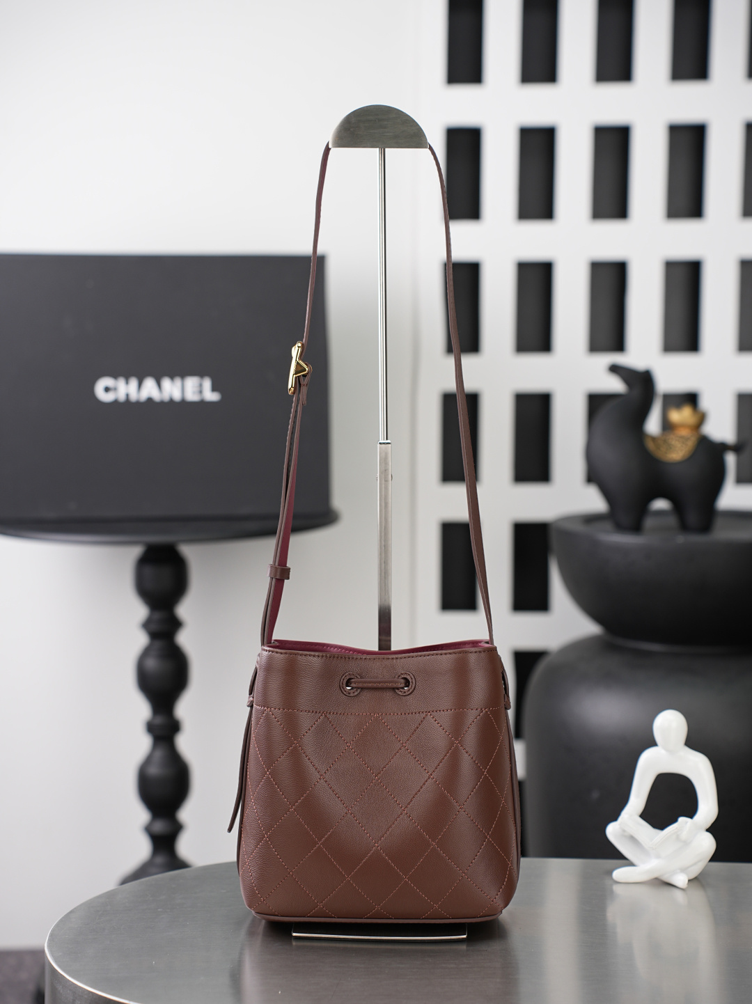 CHANEL 샤넬 26B 램스킨 버킷백 (스몰) 가방 / 6537