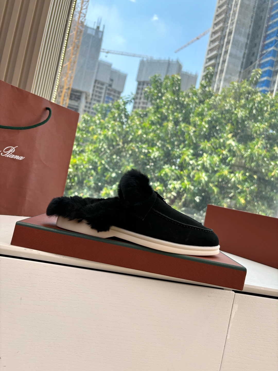 로로피아나(Loro Piana) 커플 퍼 트리밍 스웨이드 뮬 슬리퍼 신발