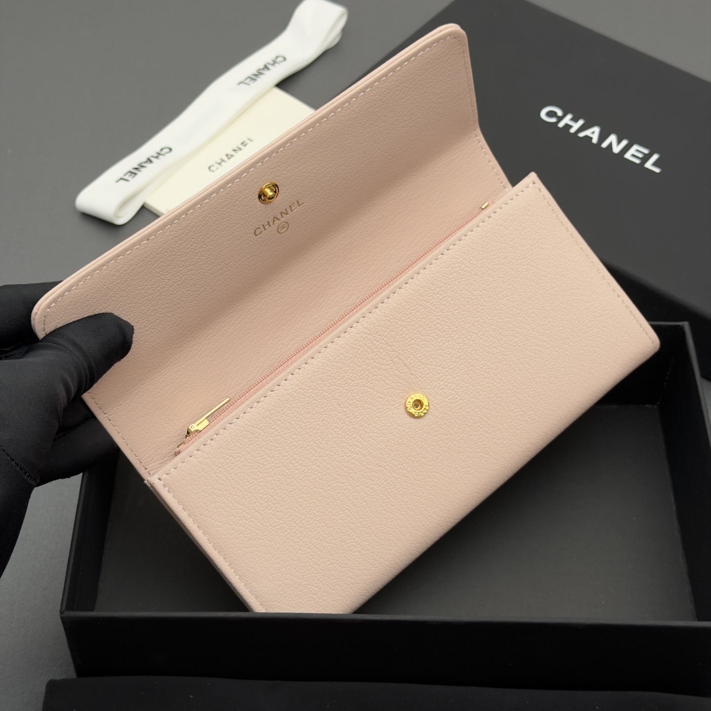 [Chanel] 샤넬 메탈 로고 플랩 롱 월렛 장지갑