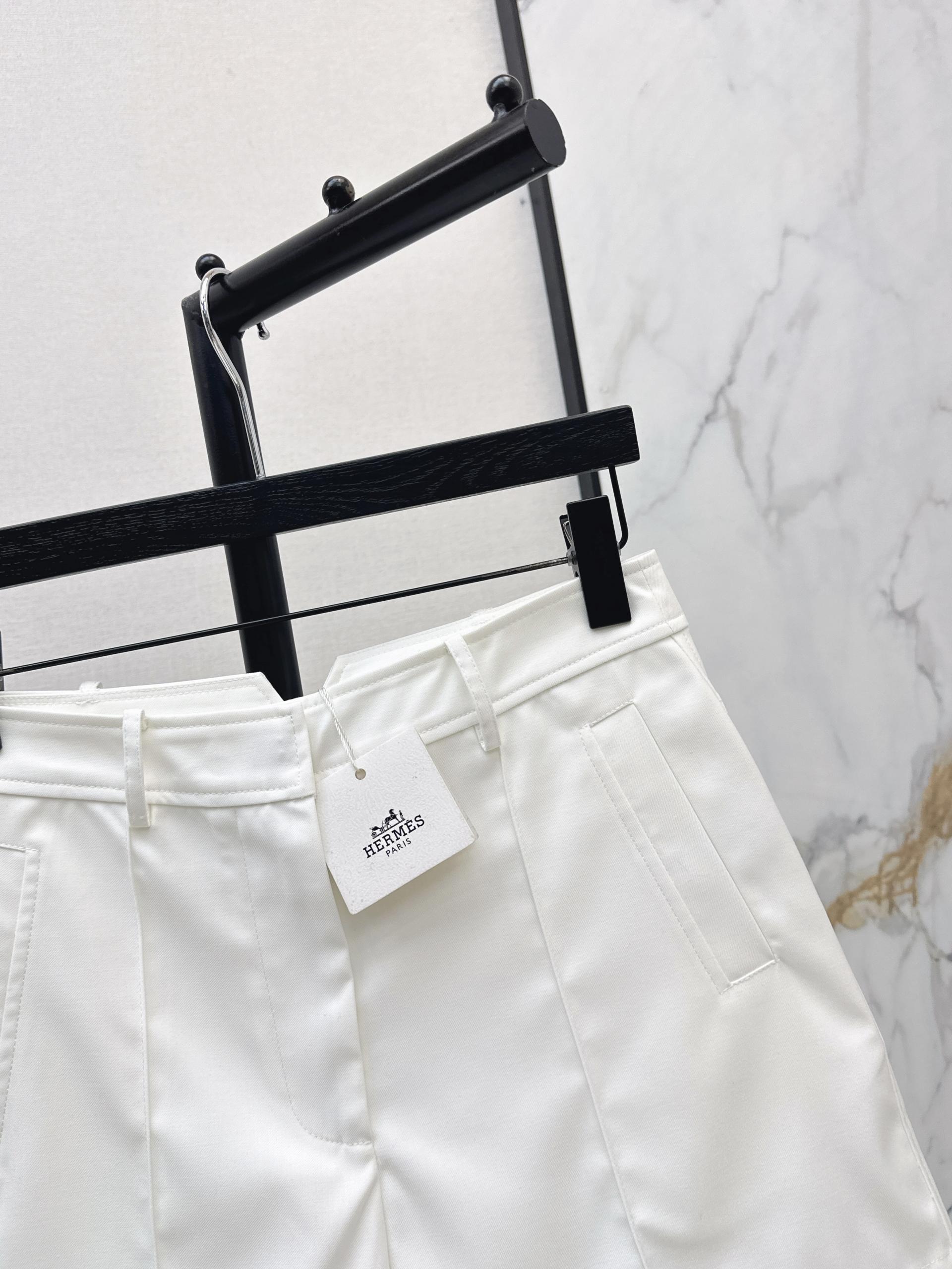 [Hermes] 에르메스 26SS 텍스처드 클래식 숏팬츠 반바지 의류