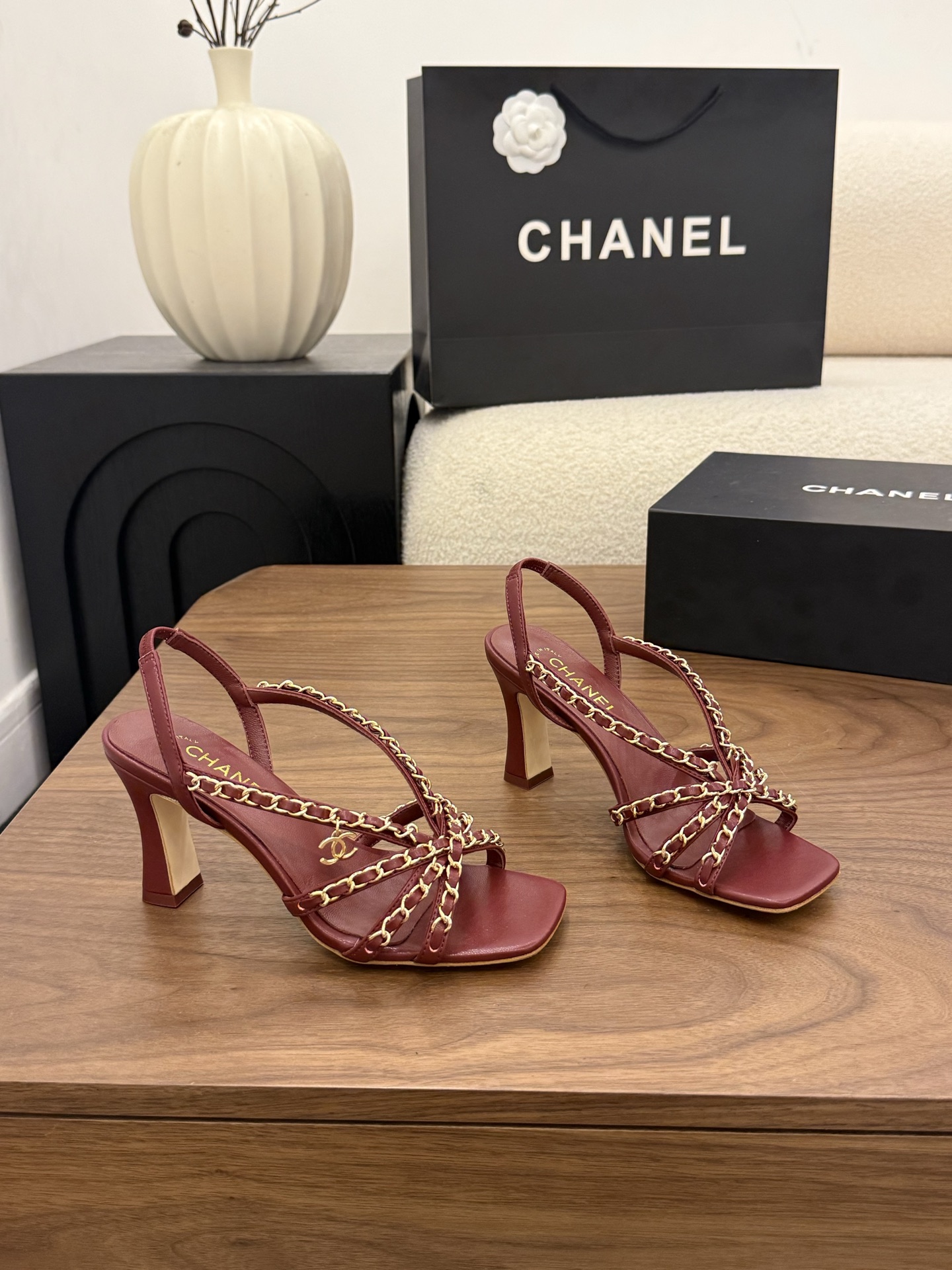 샤넬(CHANEL) 체인 스트랩 하이힐 샌들 신발