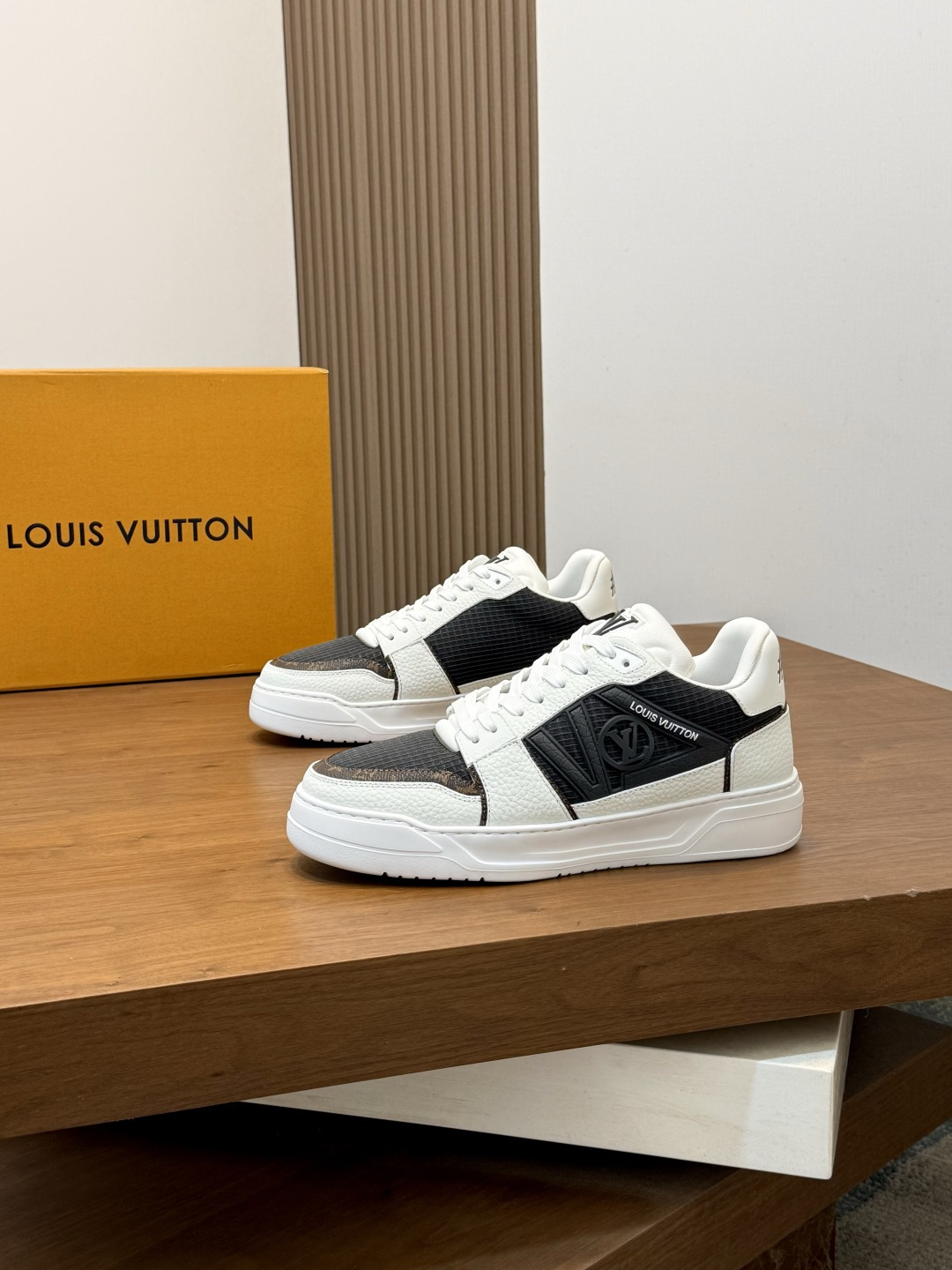 [Louis Vuitton] LV 루이비통 트레이너 스니커즈 뉴 컬러 신발